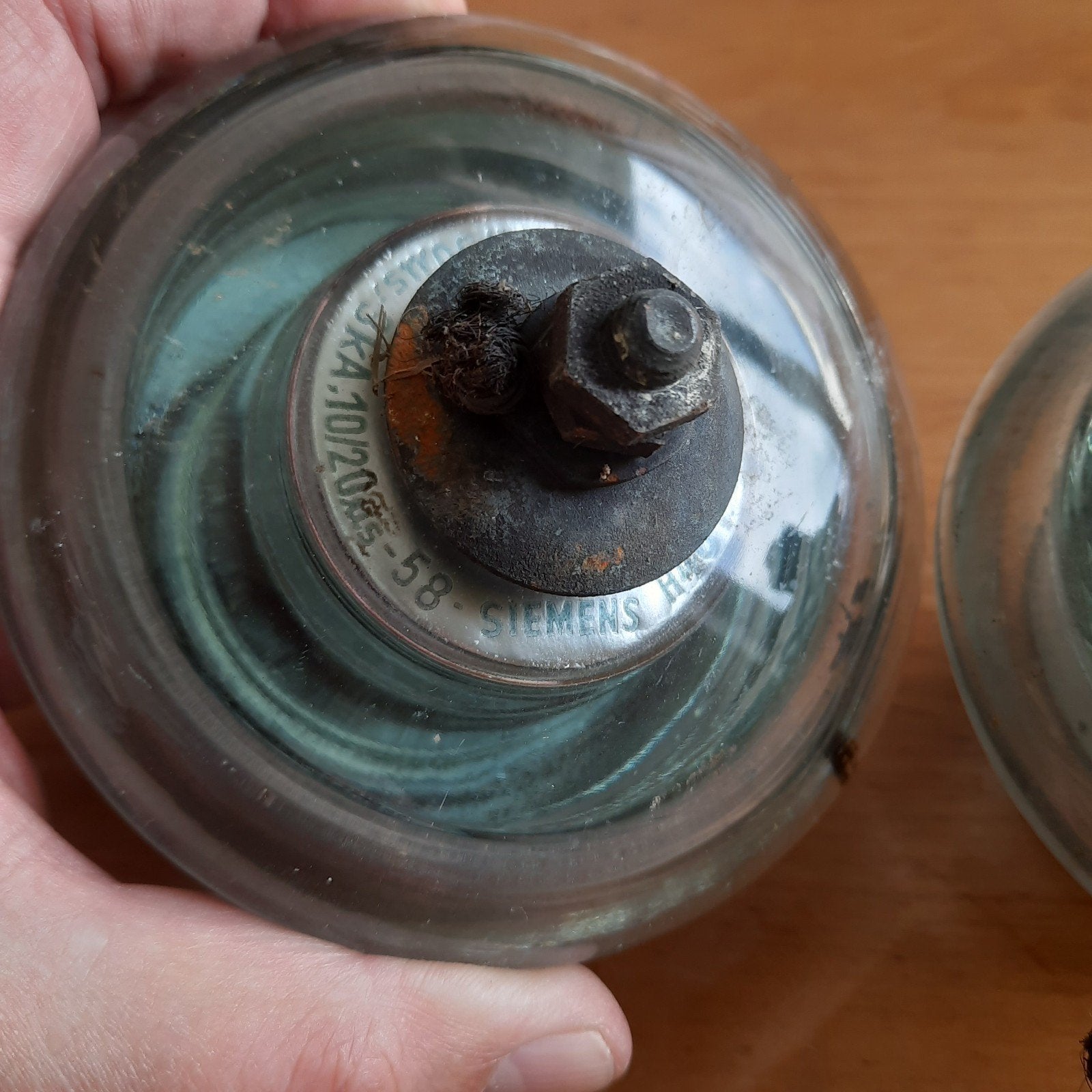 ISOLATOR: Twee Oude Siemens Glaskap Isolatoren Hoogspanning, Verzenden