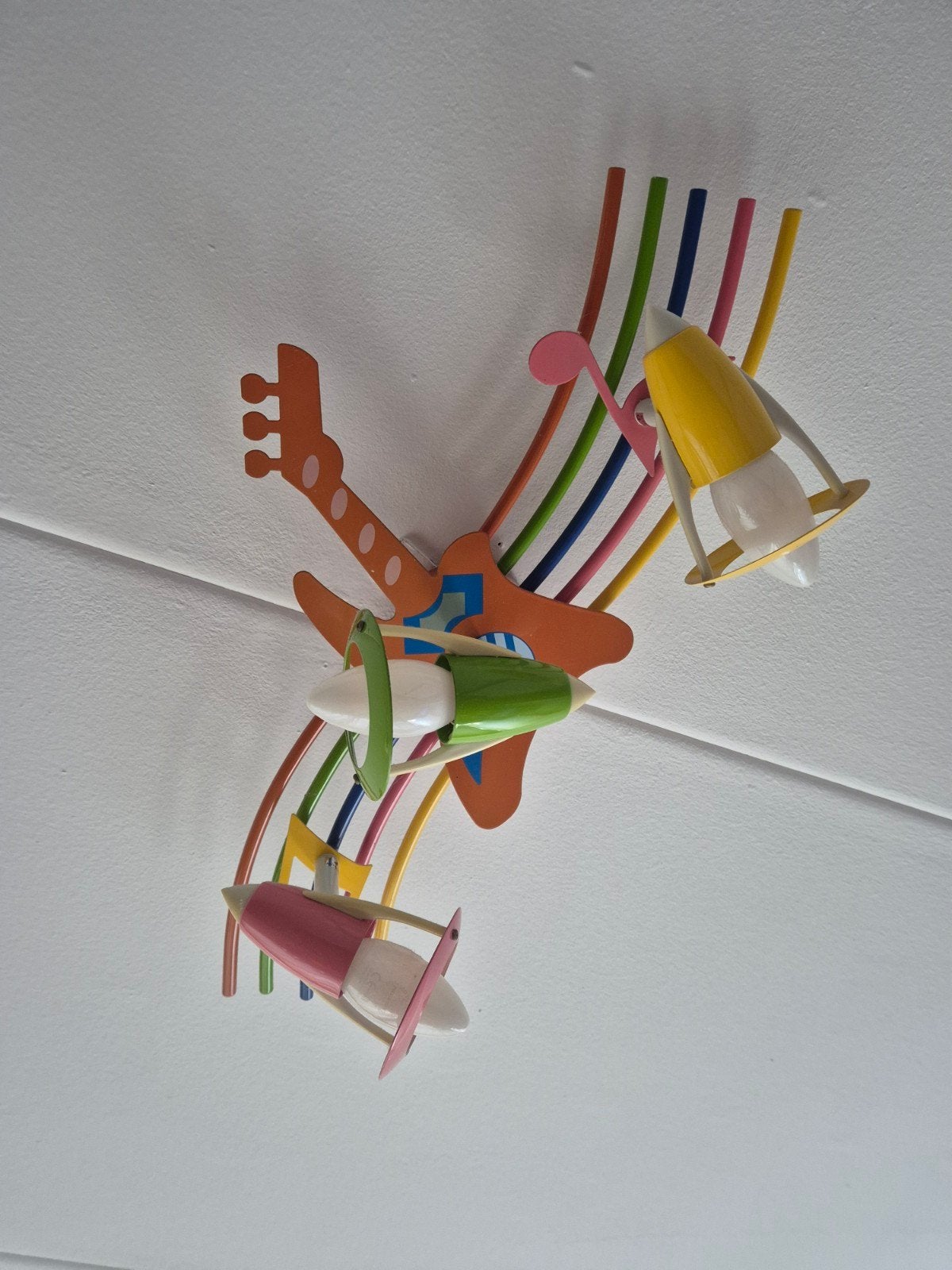 Leuke kinderlamp gitaar met muzieknoten en spots, Gebruikt, Meerkleurig, Verstelbaar, Ophalen