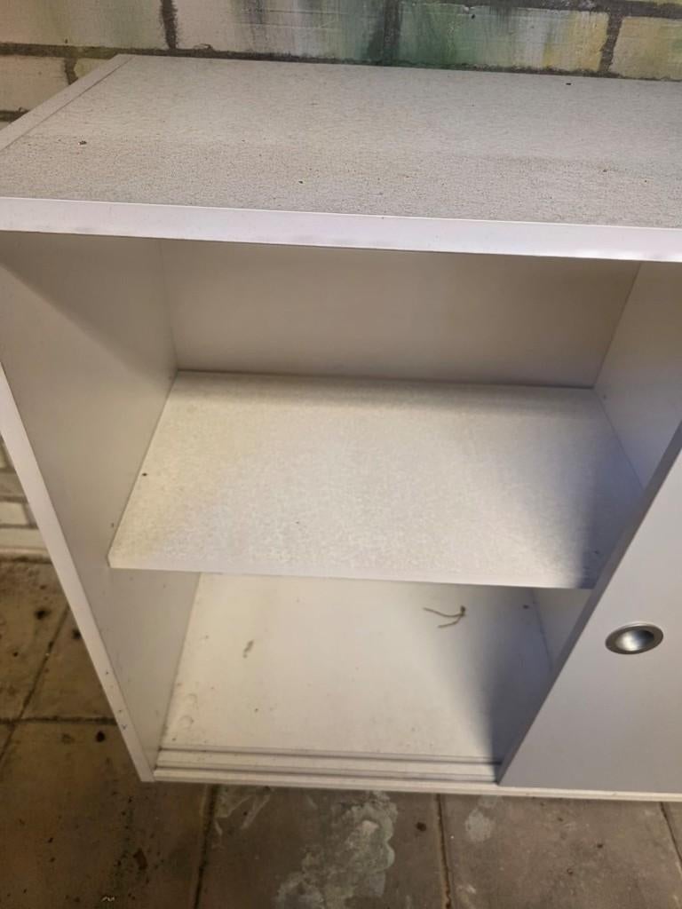 Witte opbergkast met schuifdeuren, Ophalen, Gebruikt, 100 tot 150 cm, Minder dan 100 cm