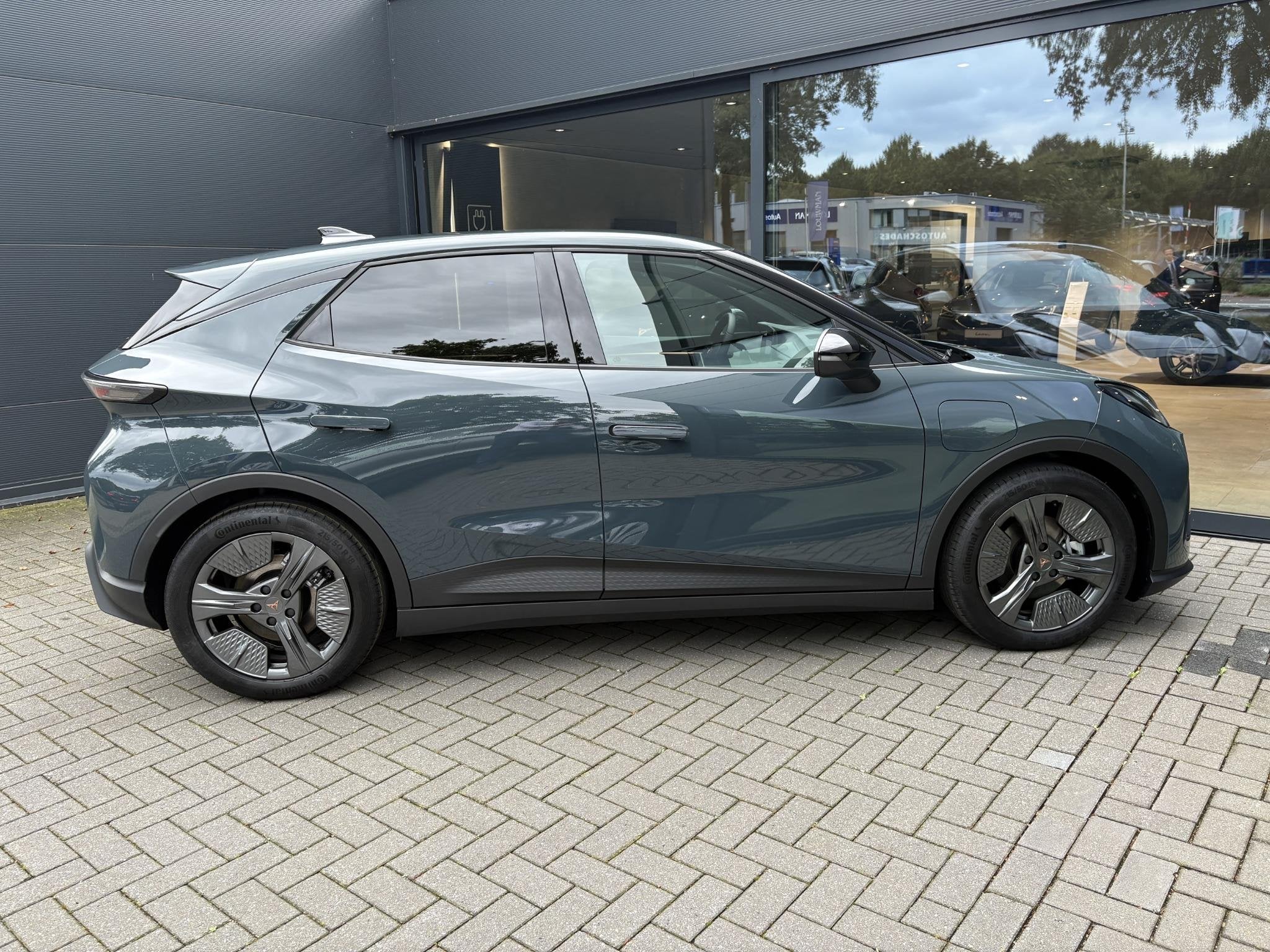 CUPRA Raval Essential 39 kWh 135 PK | Parkeersensoren achter, Auto's, Dealer onderhouden, Zwart, Blauw, 39 kWh