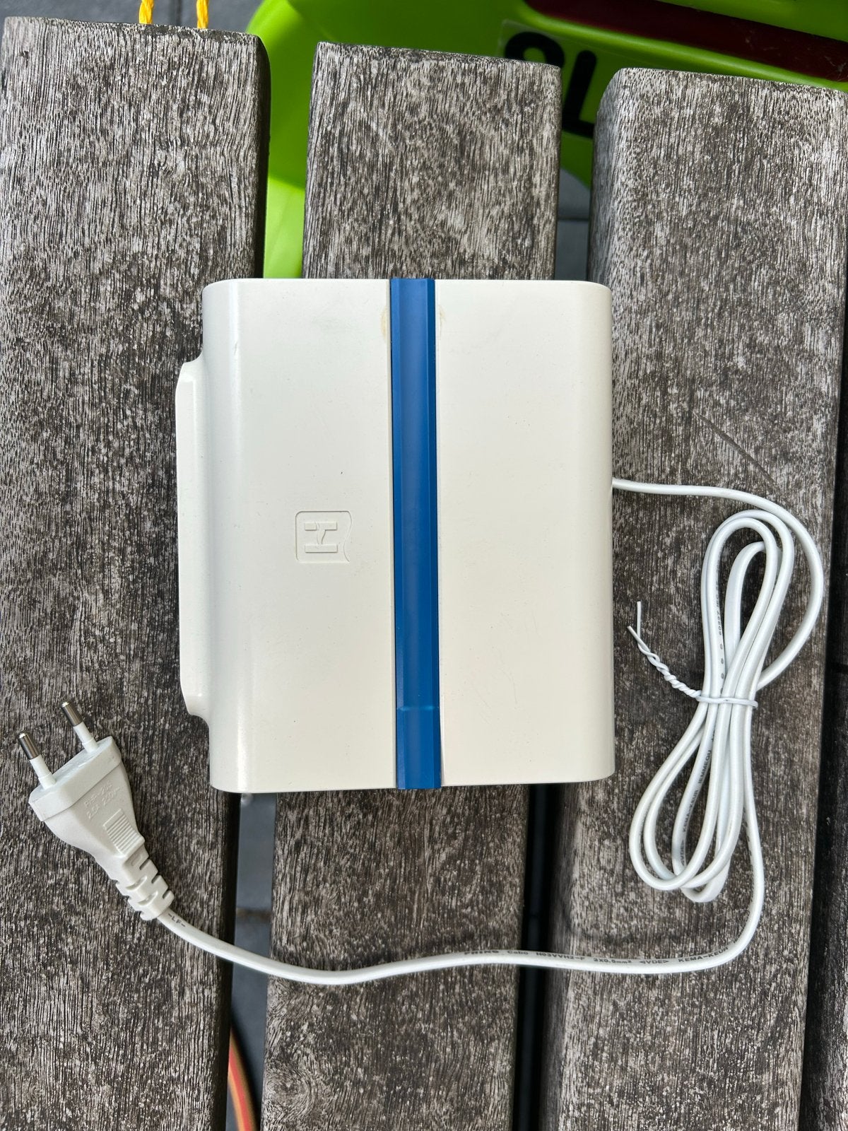 Hirschmann antenne versterker met 4 uitgangen, Ophalen of Verzenden, Gebruikt, Overige kabels
