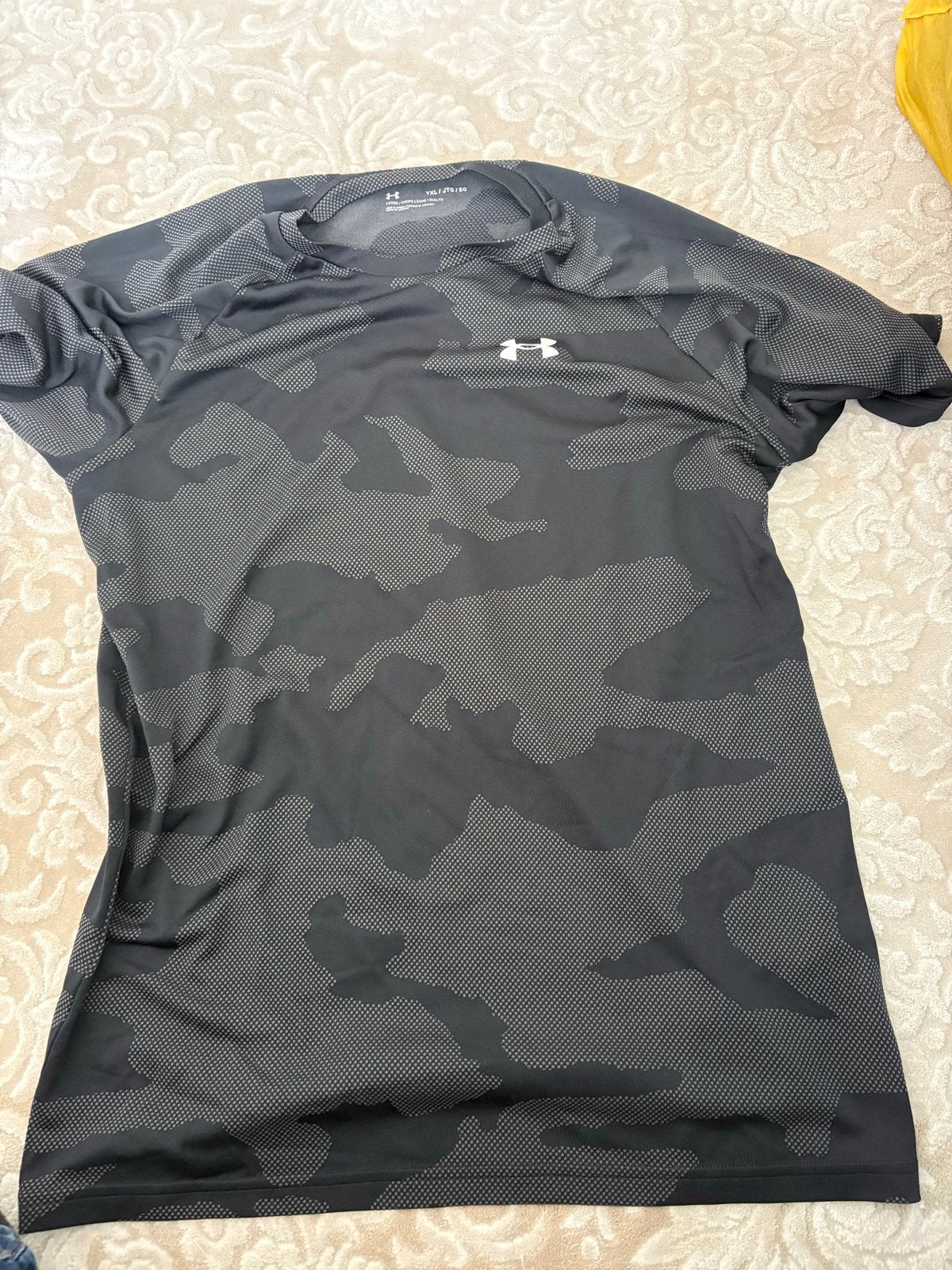 Under Armour Sportshirt - Zwart Camouflage - YXL, Kleding | Heren, Ophalen of Verzenden, Zo goed als nieuw, Overige maten, Zwart