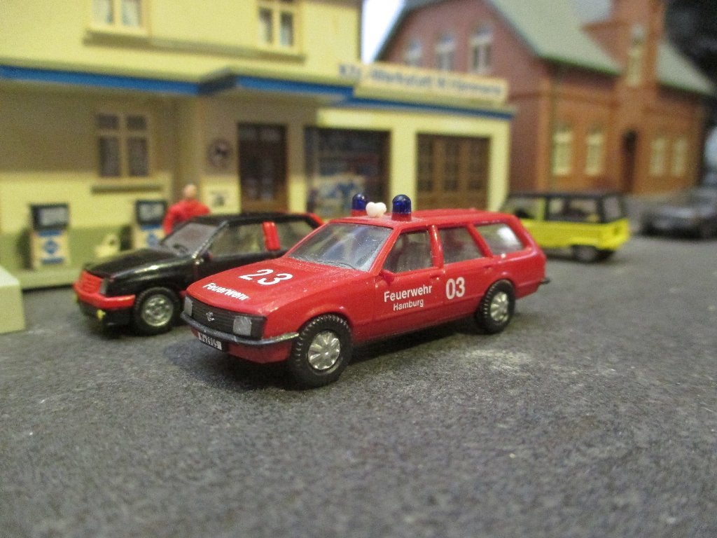 Opel Rekord E-1 Caravan Brandweer Hamburg 03 gemodificeerd, Ophalen of Verzenden, Gebruikt, Auto, Rietze