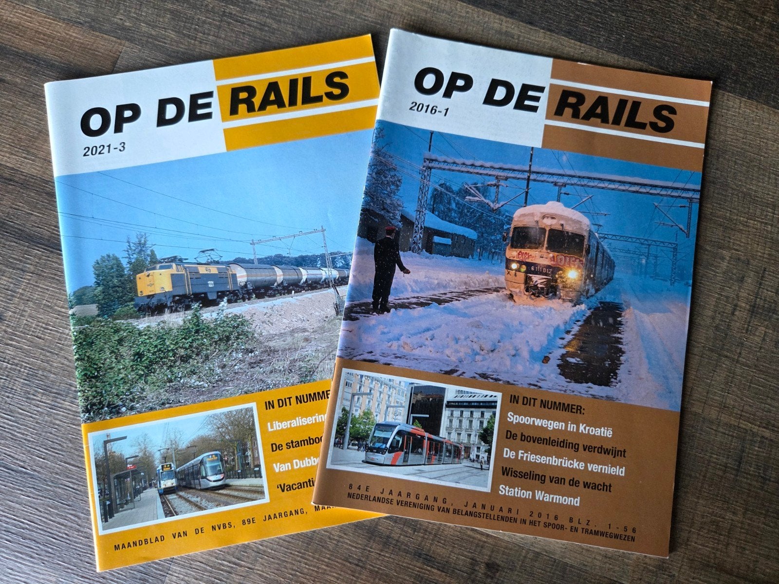 2x tijdschrift Op De Rails: uitgave 2016-1 en 2021-3, Ophalen of Verzenden, Gebruikt, Trein