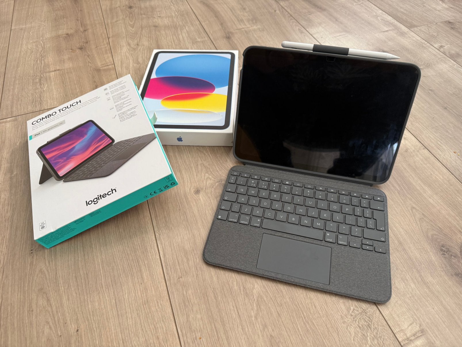 Vrijwel nieuwe iPad A16 met Logitech Combo Touch en Pen, Computers en Software, Ophalen, 11 inch, Zo goed als nieuw, 128 GB