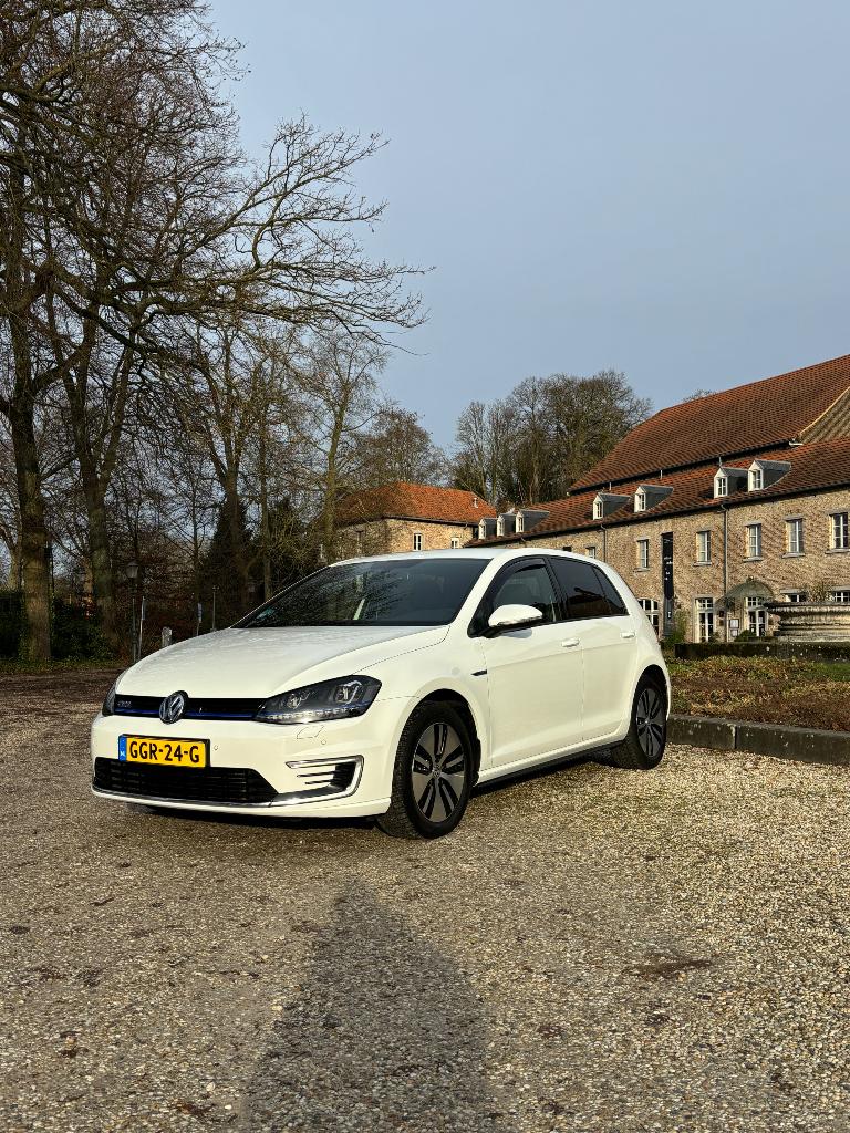 Volkswagen Golf 1.4 TSI GTE 2015 Wit, Auto's, Volkswagen, Stof, Wit, Plug-in hybride, 1499 kg