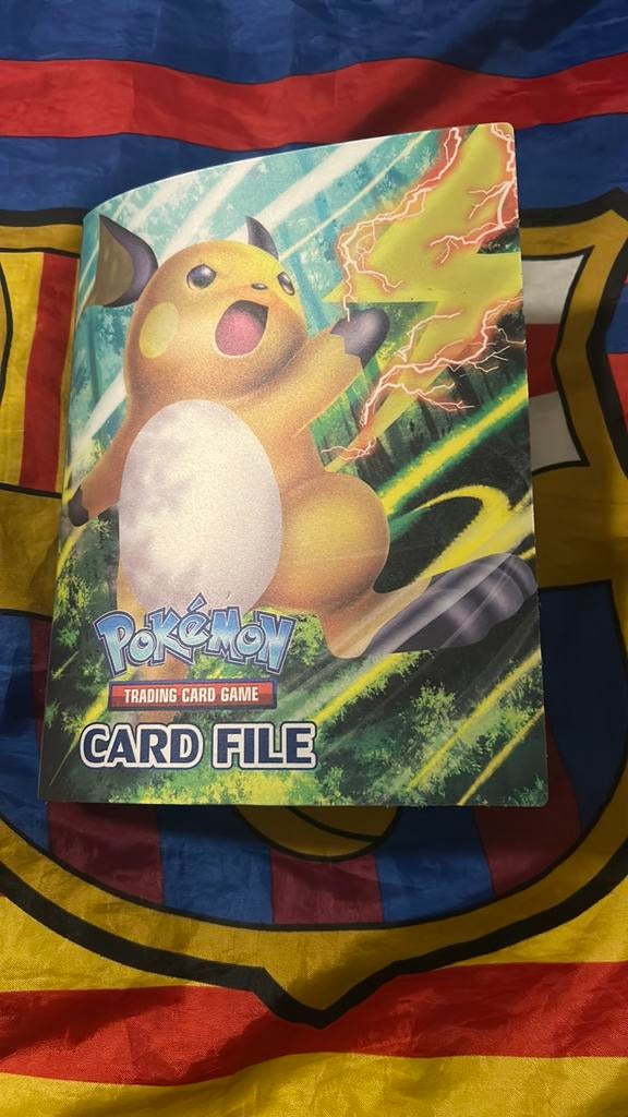 Pokemon binder met raichu, 1 speler, Ophalen of Verzenden, Zo goed als nieuw, Vanaf 3 jaar