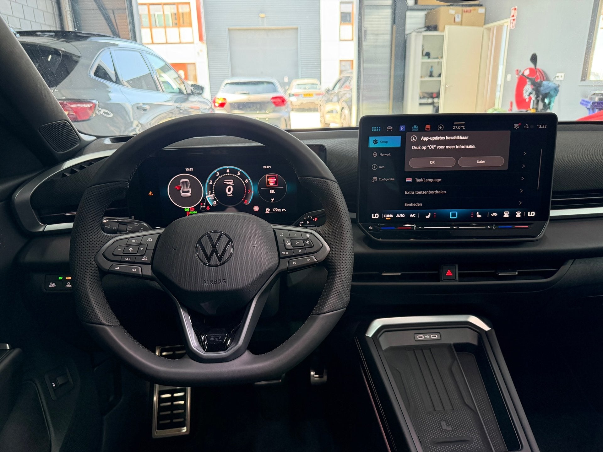 Foto 45 van Volkswagen T-ROC 1.5 eTsi R-Line First Edition Pano-IQ-KEYLE