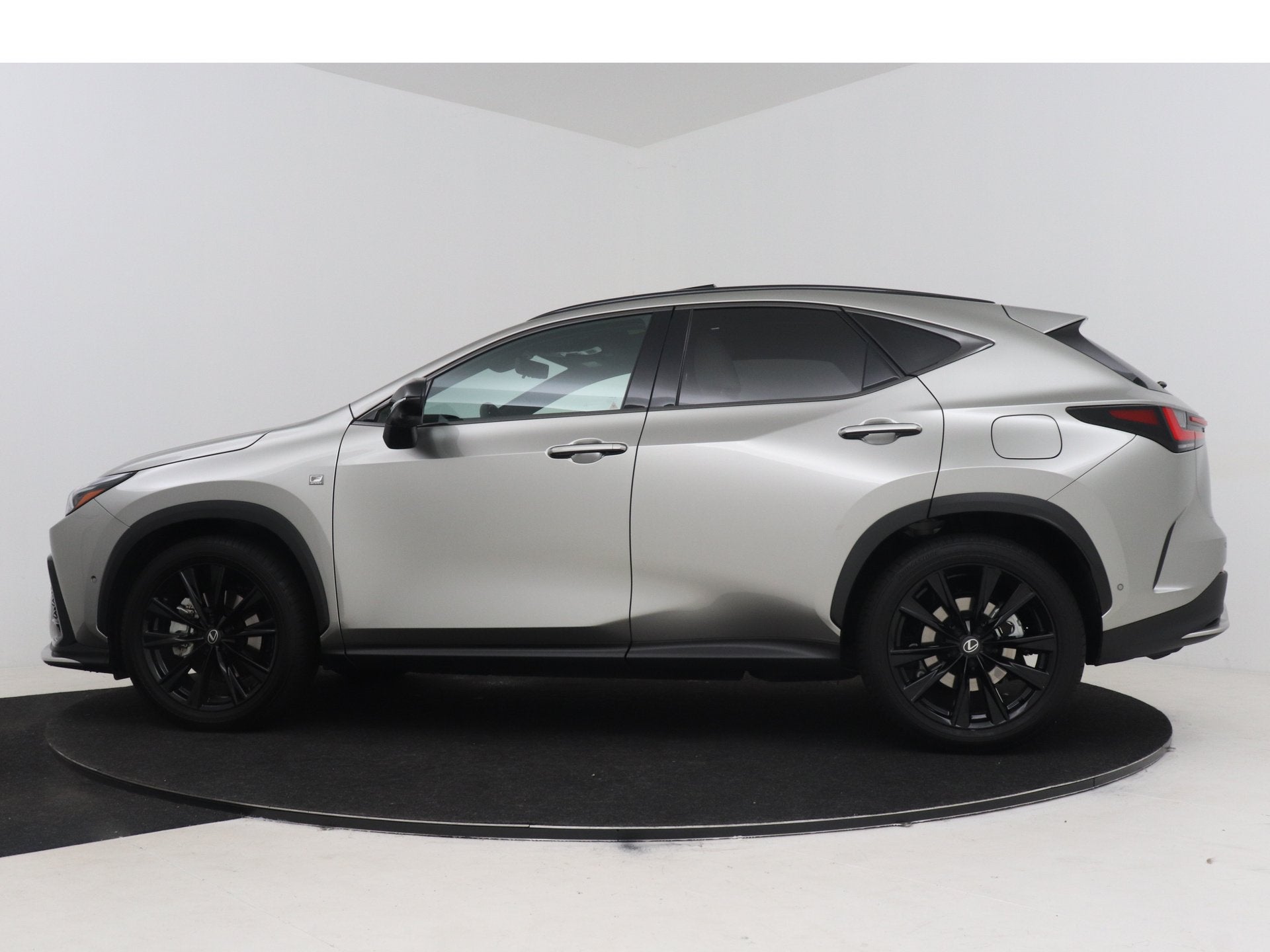 Lexus NX 450h+ AWD F SPORT Line Schuif/kantel dak (bj 2026), 12 maanden, 4 cilinders, Bedrijf, Vierwielaandrijving