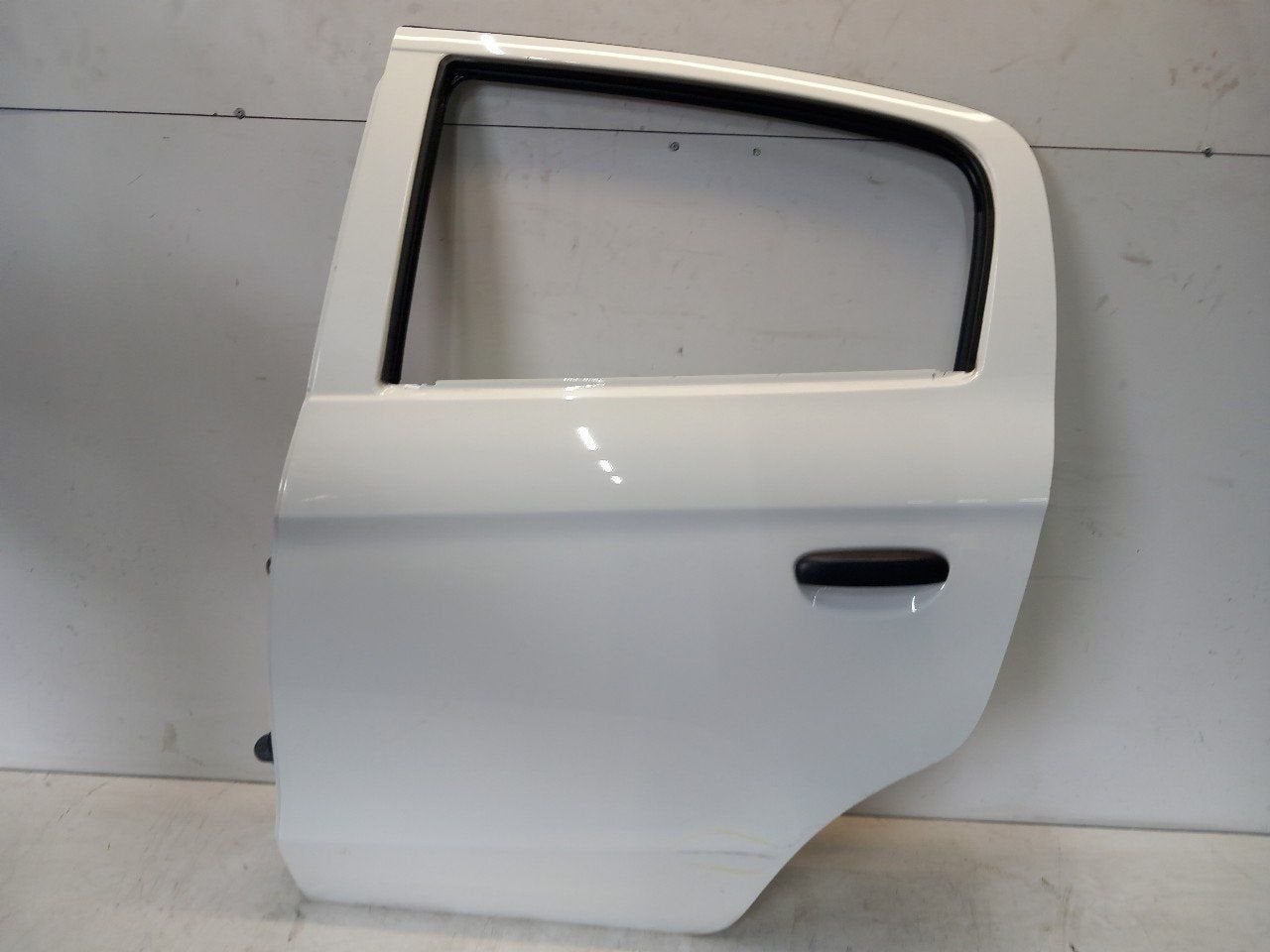 Portier links achter Mitsubishi Space Star, Auto-onderdelen, Onderdelen@venauto.nl, Van der Ven Autorecycling B.V., Gebruikt, Ettenseweg 76, 4706 PB Roosendaal, The Netherlands