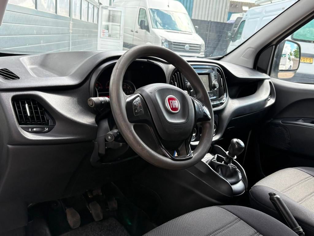 Fiat Doblò Cargo 1.6MJ 105pk 6-versn. SX Navi Airco Cruise, Auto's, Bestelauto's, Voorwielaandrijving, Stof, Gebruikt, 4 cilinders