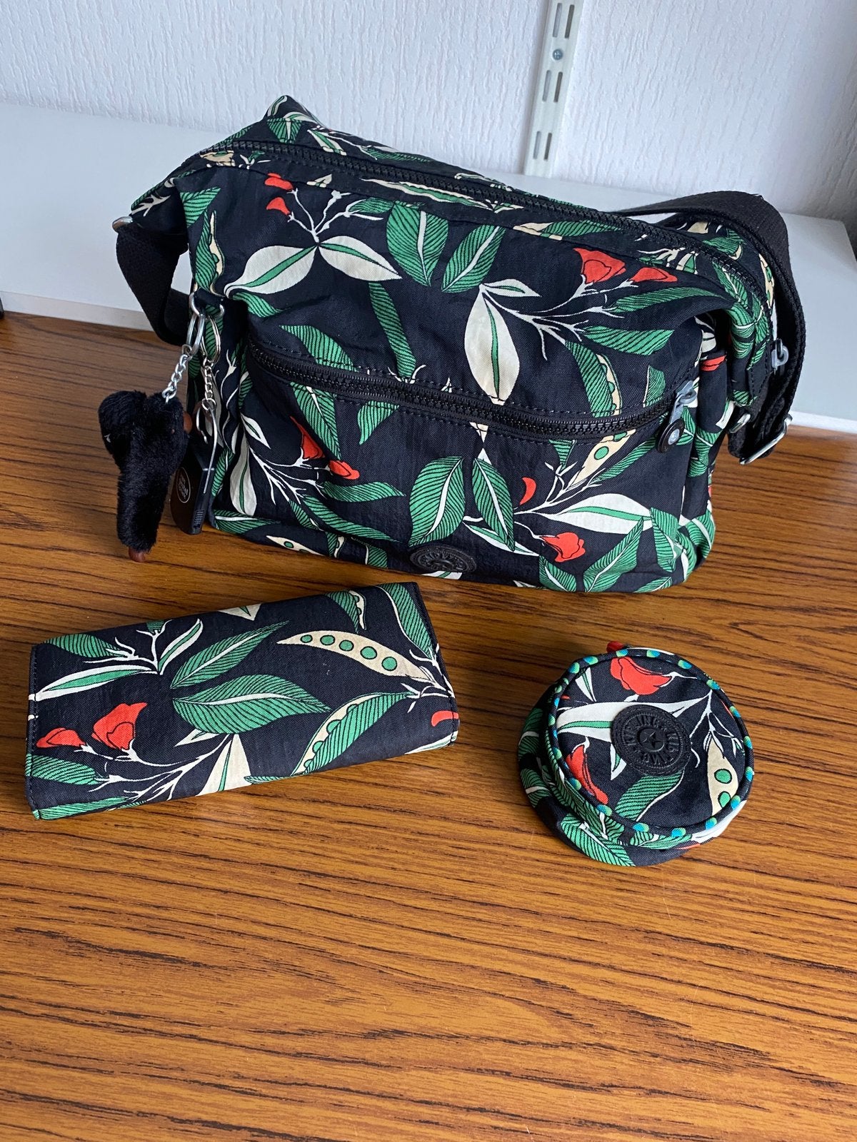 Kipling 3 Delige set. Zgan., Sieraden, Tassen en Uiterlijk, Ophalen of Verzenden, Zo goed als nieuw