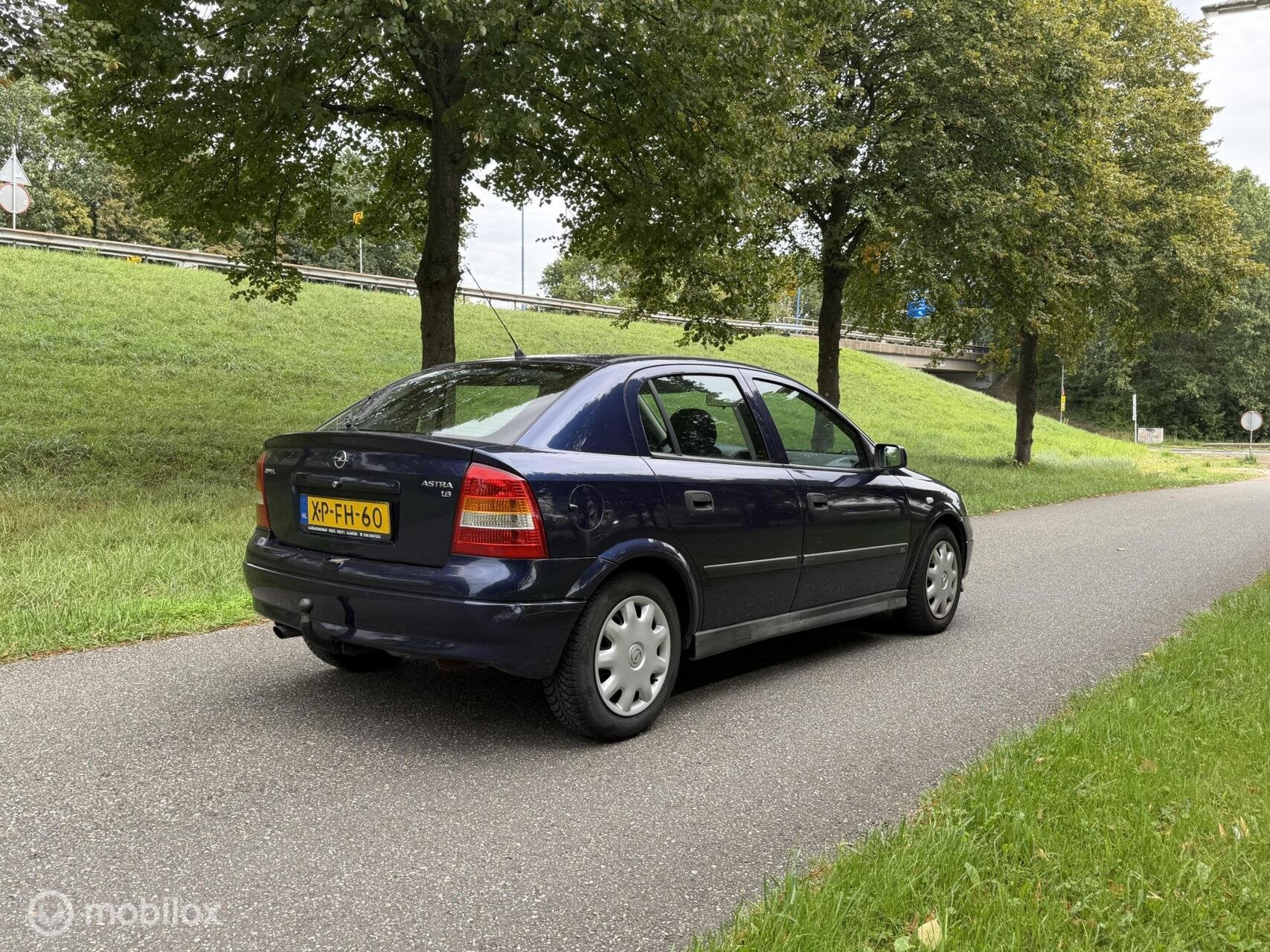 Opel Astra 1.6 Club*AUTOMAAT*TREKHAAK*APK 07/27, Auto's, Stof, Gebruikt, Zwart, 4 cilinders
