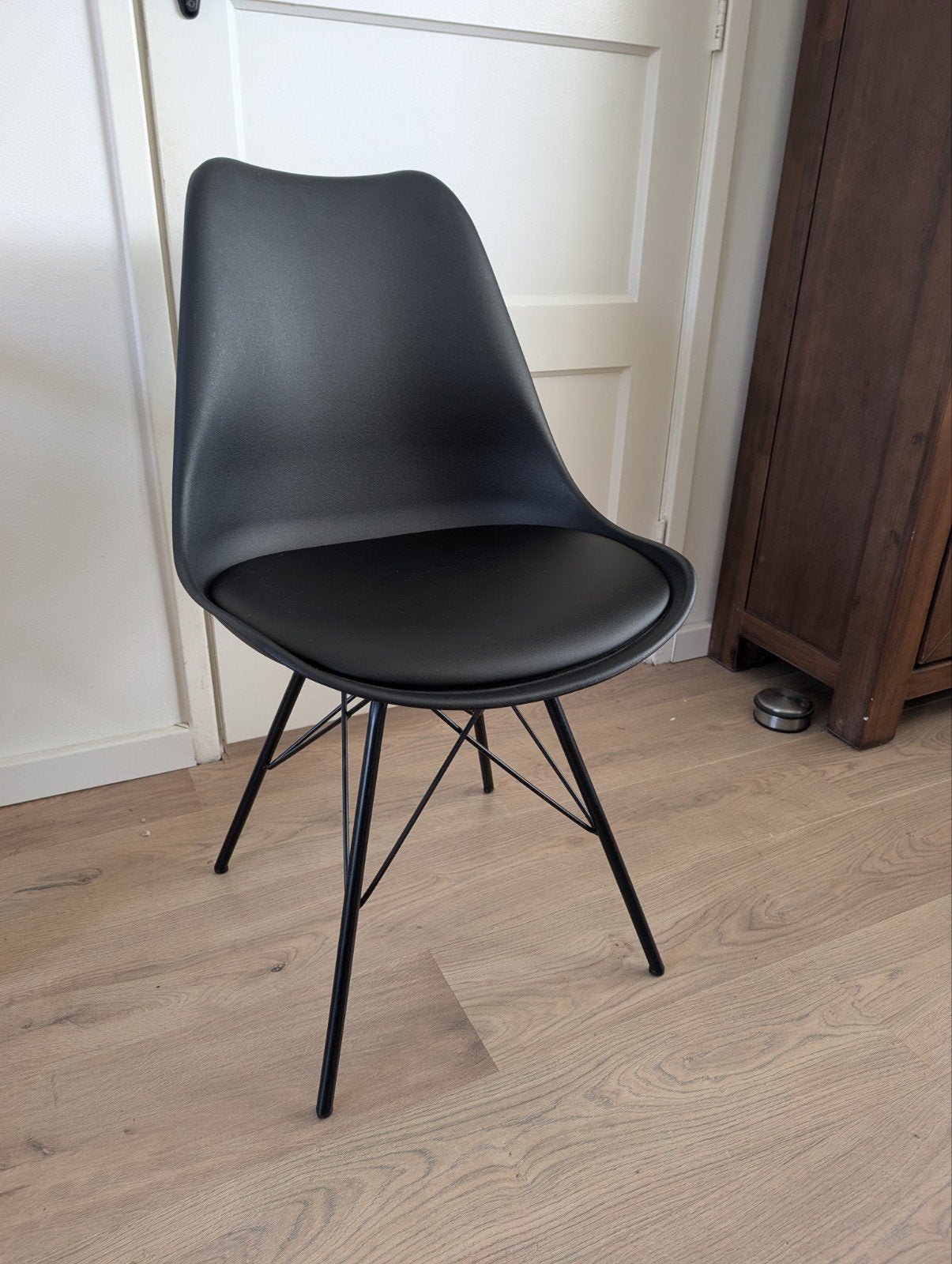 4x JYSK Klarup stoelen, Ophalen, Kunststof, Zwart, Zo goed als nieuw