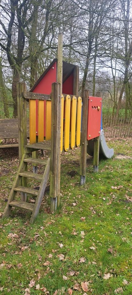 Kinder glijbaan met huisje en loopbrug, Ophalen of Verzenden, Gebruikt, Hout