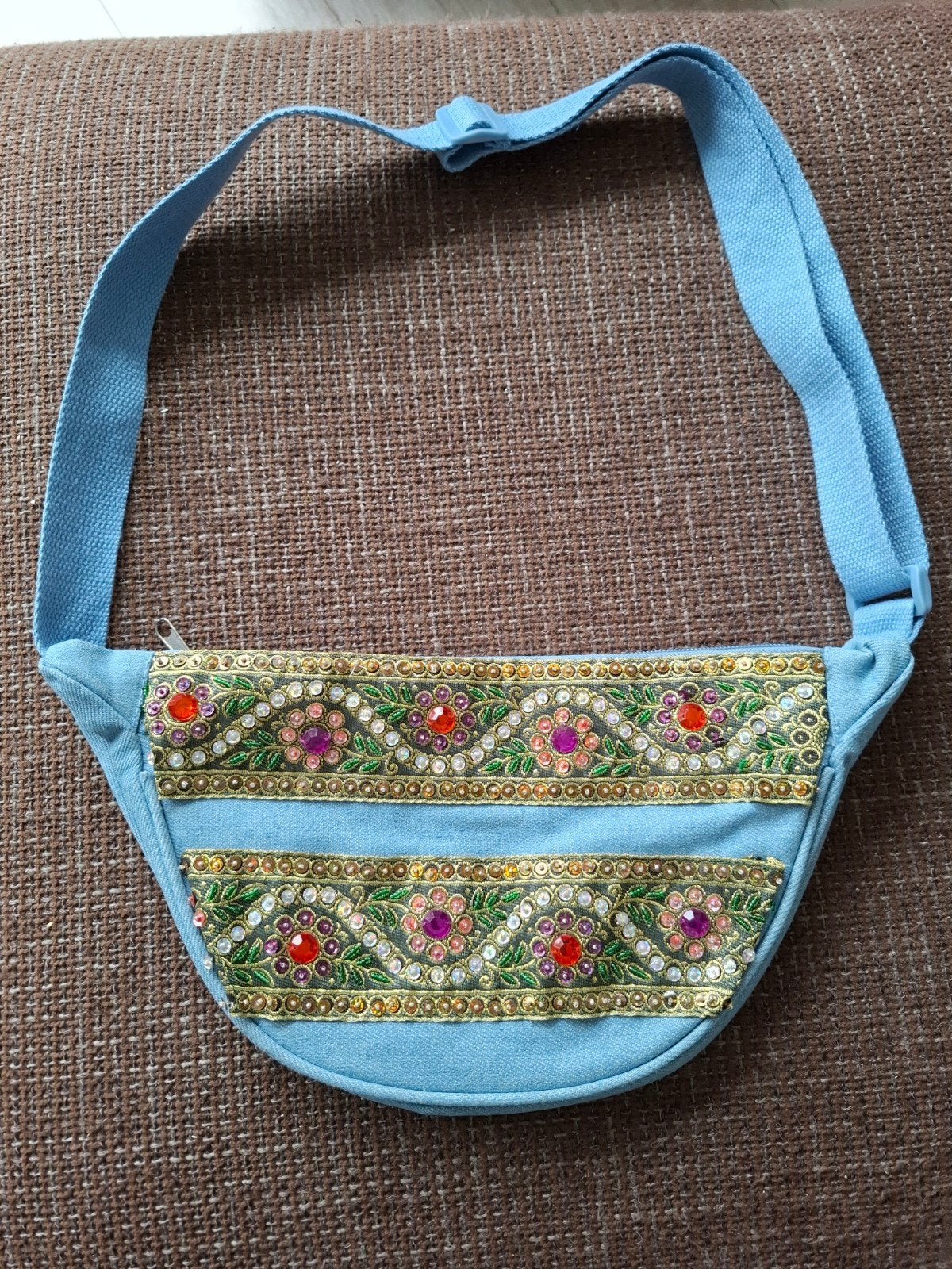 Ibiza Style Tasje - Lichtblauw met Kleurrijke Versiering, Sieraden, Tassen en Uiterlijk, Tassen | Damestassen, Ophalen of Verzenden
