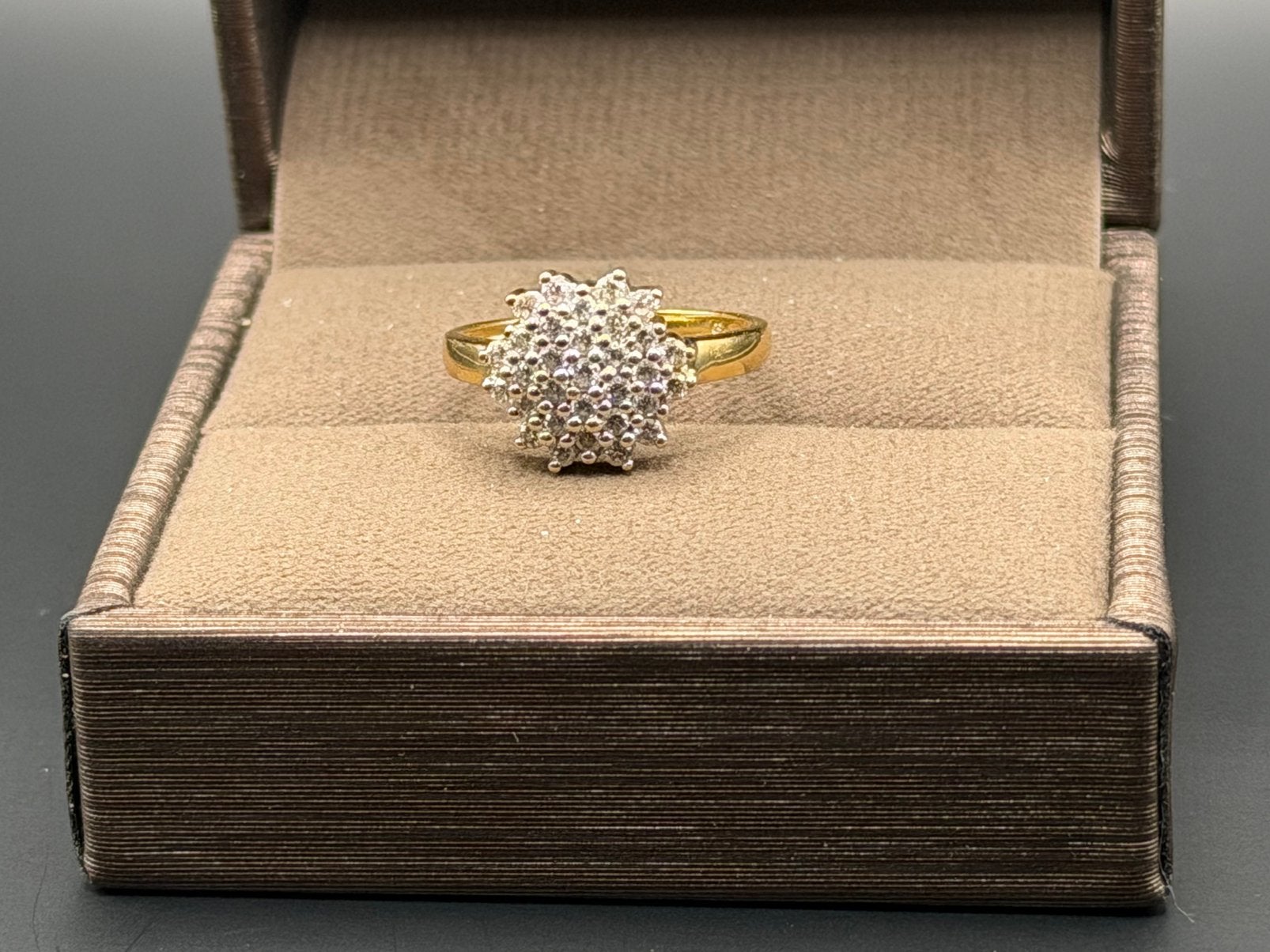 Prachtige 18K gouden ring met natuurlijke diamanten- 16,5mm, Ophalen of Verzenden, Kleiner dan 17, Met edelsteen, Dame
