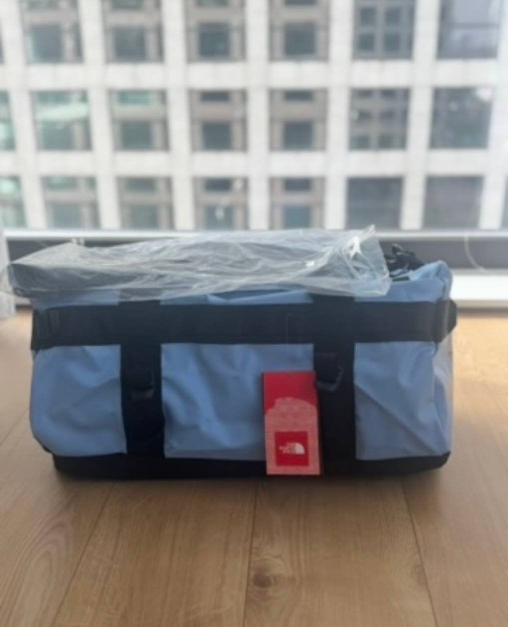 Base Camp Duffel Bag - Lichtblauw, 40 tot 60 cm, 20 tot 30 cm, Blauw, Nieuw