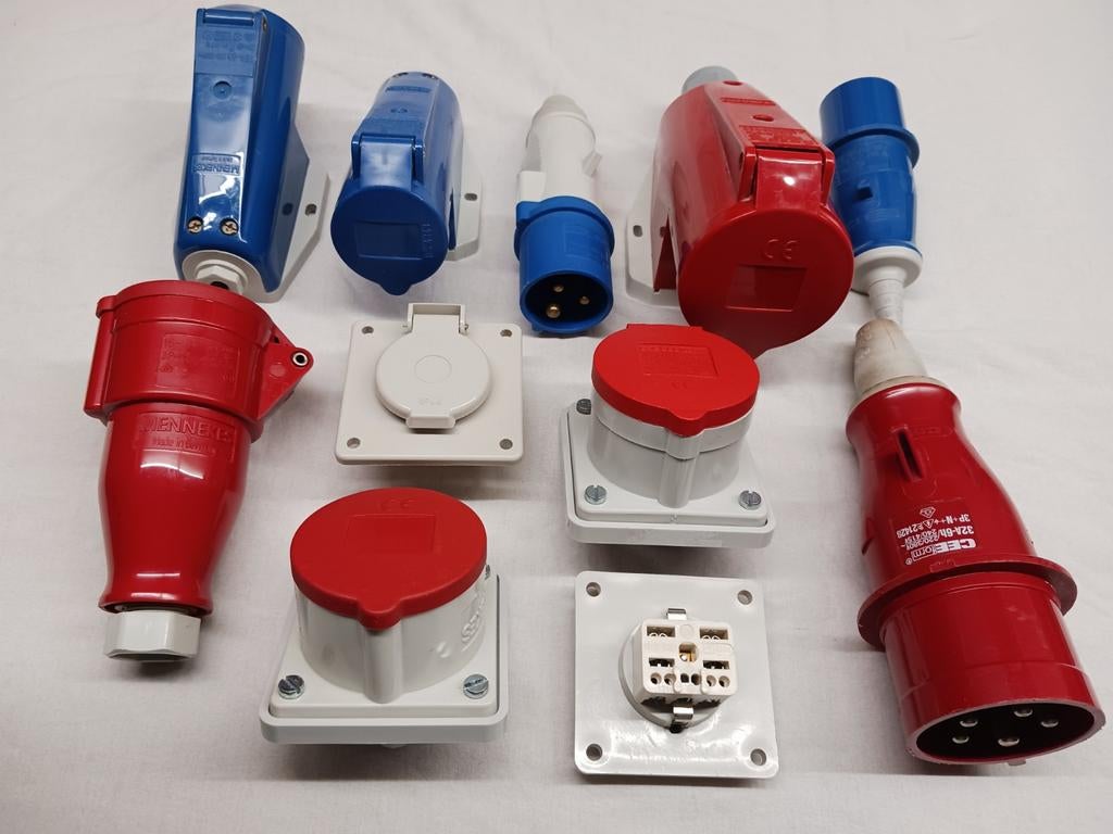 CEE-Form  - Stopcontacten en stekkers - 5 Stuks, Ophalen of Verzenden, Nieuw, Stekker