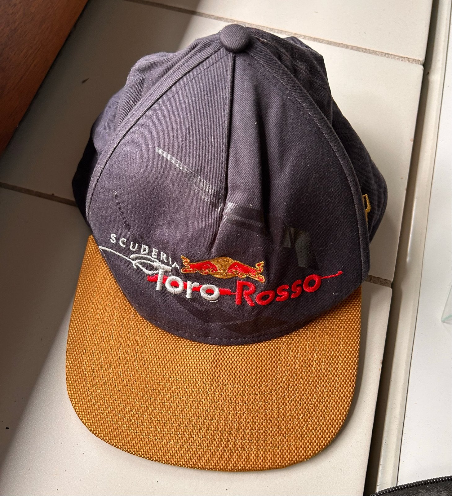 Scuderia Toro Rosso Pet - Zo goed als nieuw, Ophalen of Verzenden, Zo goed als nieuw, One size fits all, Pet