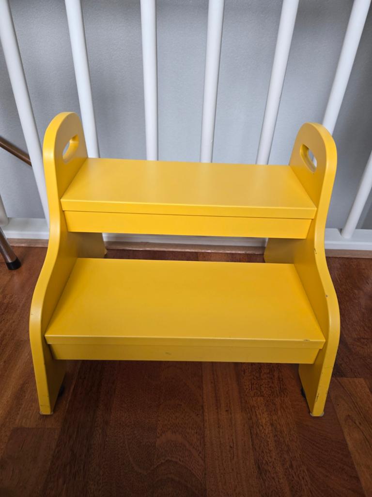 Geel IKEA TROGEN trapje/kruk voor kinderen, Ophalen, Gebruikt, Overige typen