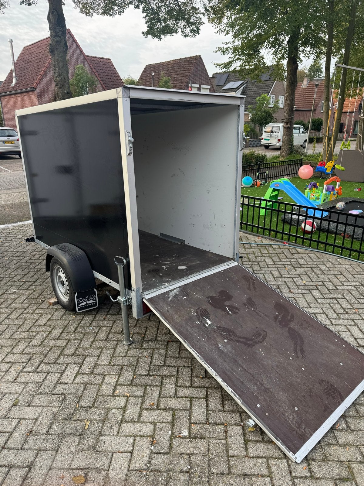 Gesloten aanhanger met laadklep, enkelasser, Ophalen, Gebruikt