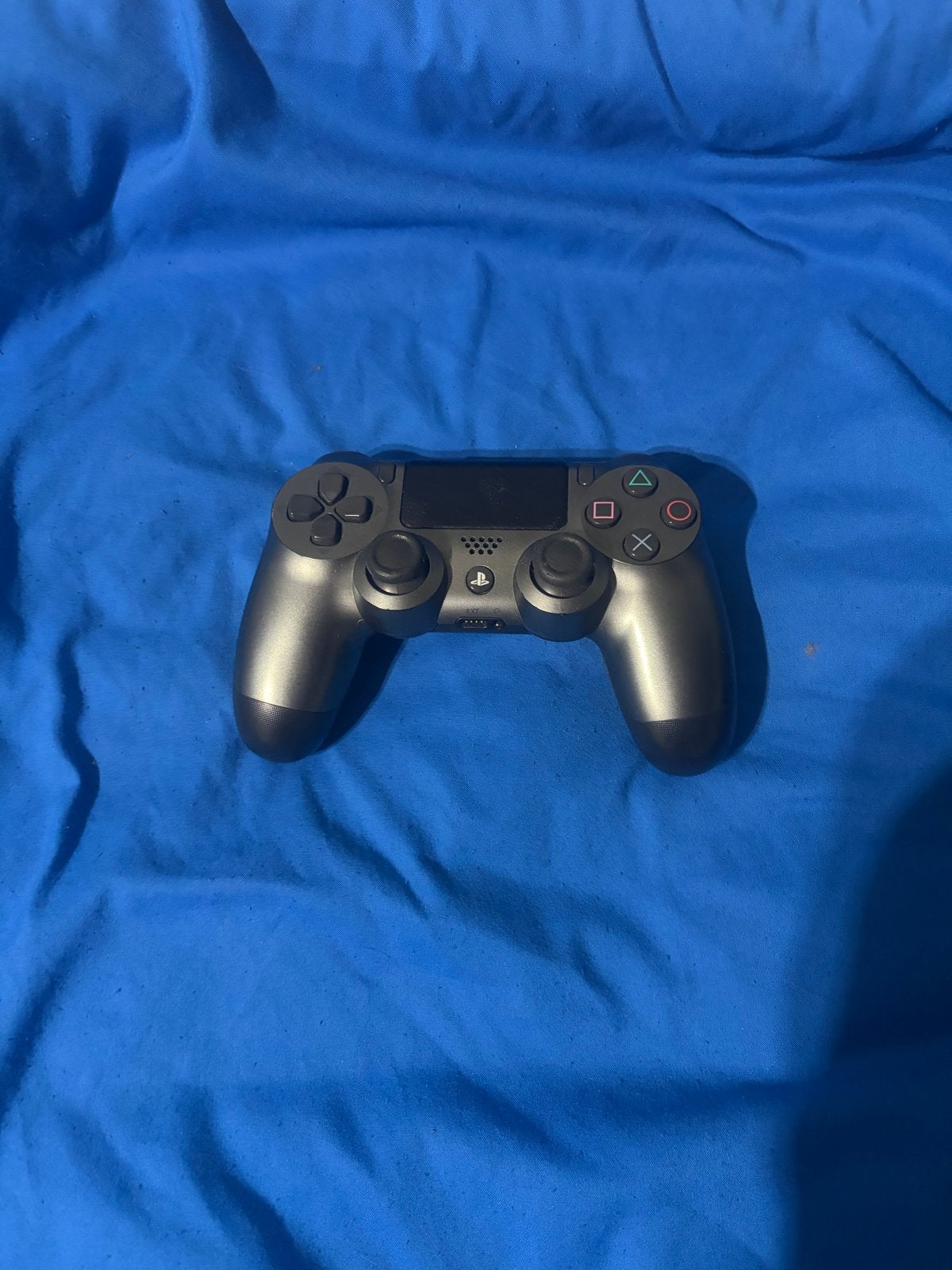 PlayStation 4 Slim met 2 controllers, Spelcomputers en Games, Spelcomputers | Sony PlayStation 4, Zo goed als nieuw, Slim, 500 GB