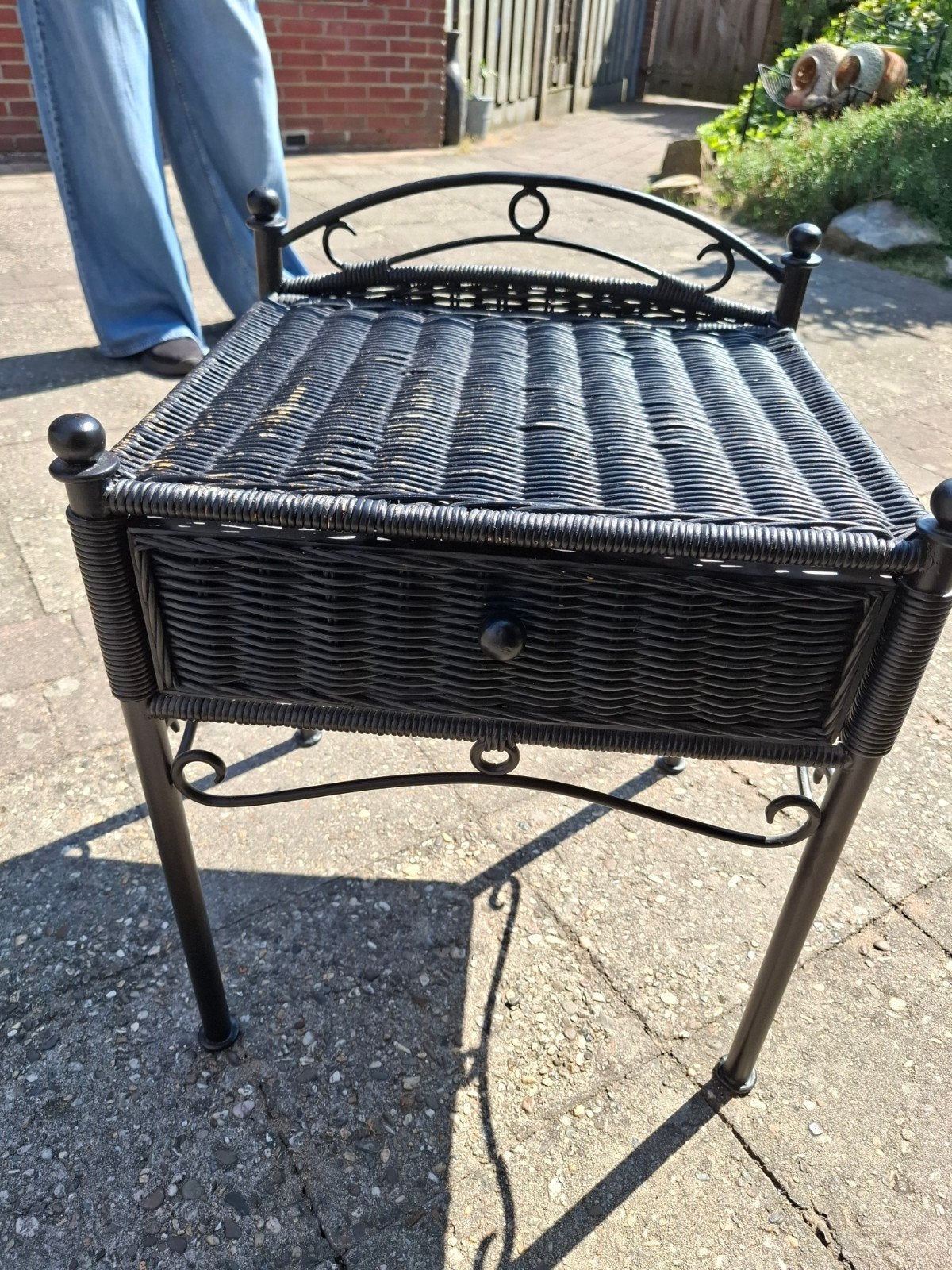 Zwart rotan bijzettafel met lade, Antiek en Kunst, Ophalen