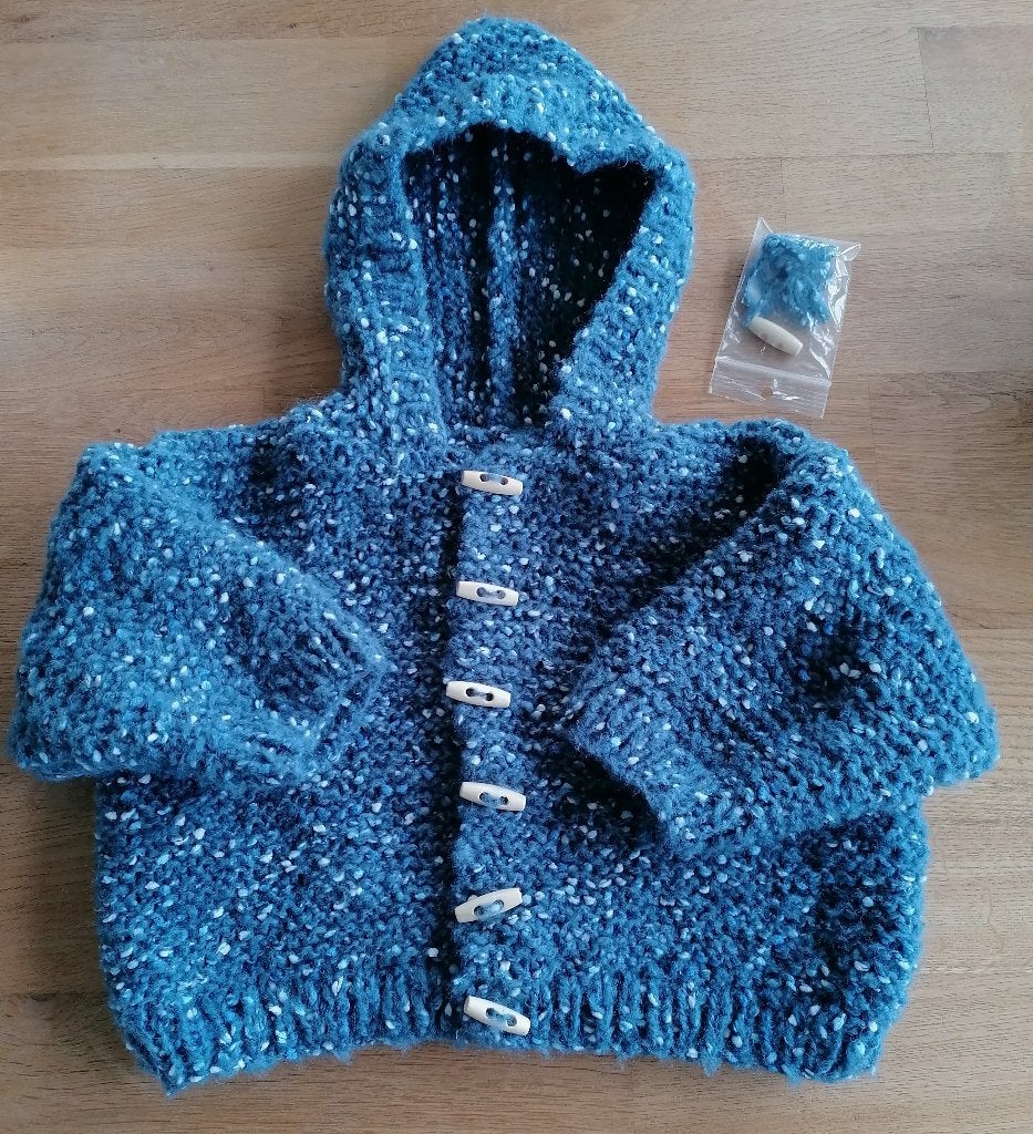 Nieuw gebreid vestje, made by Jelly, maat 56-64 (ca 3 mnd)., Verzenden, Nieuw, Kraamcadeau