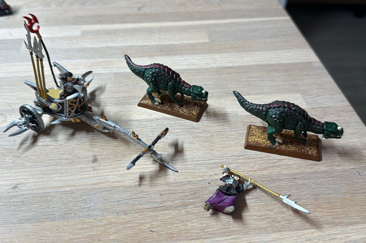 Warhammer Dark Elf Cold One Chariot (metal), Ophalen of Verzenden, Zo goed als nieuw, Warhammer