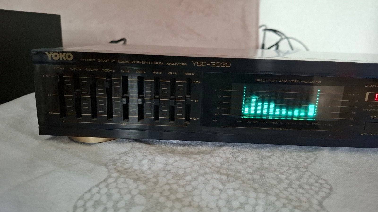 Yoko YSE-3030 Stereo Grafische Equalizer Spectrum Analyzer, Overige merken, Gebruikt, Ophalen of Verzenden, Minder dan 60 watt