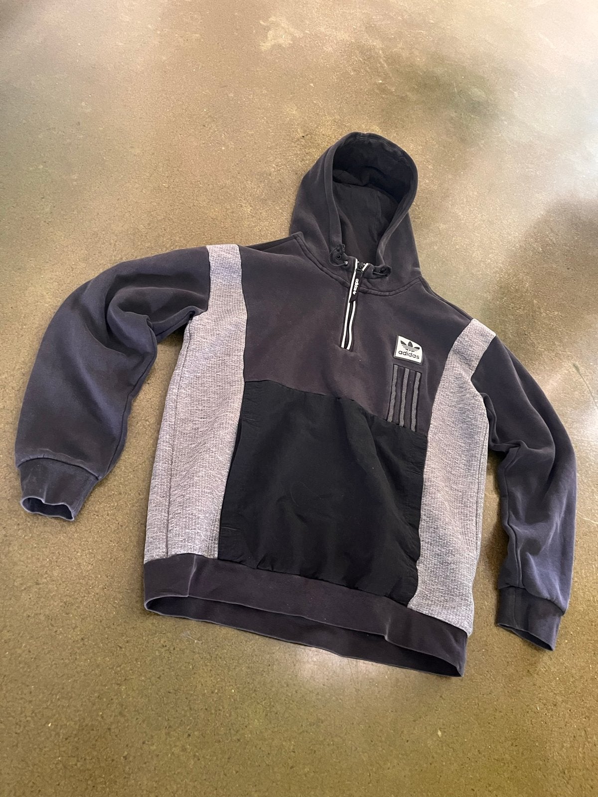 Adidas hoodie zwart/grijs - Maat M, Ophalen of Verzenden, Gedragen, Maat 48/50 (M), Zwart