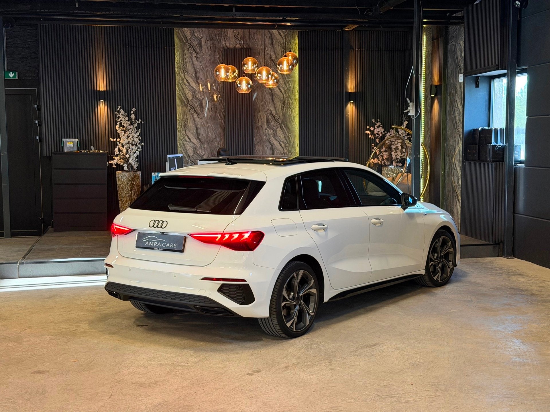 Audi A3 Sportback 30 TFSI 3X S-LINE|PANO|BOMVOL!, Auto's, Audi, Gebruikt, Euro 6, Wit, Bedrijf
