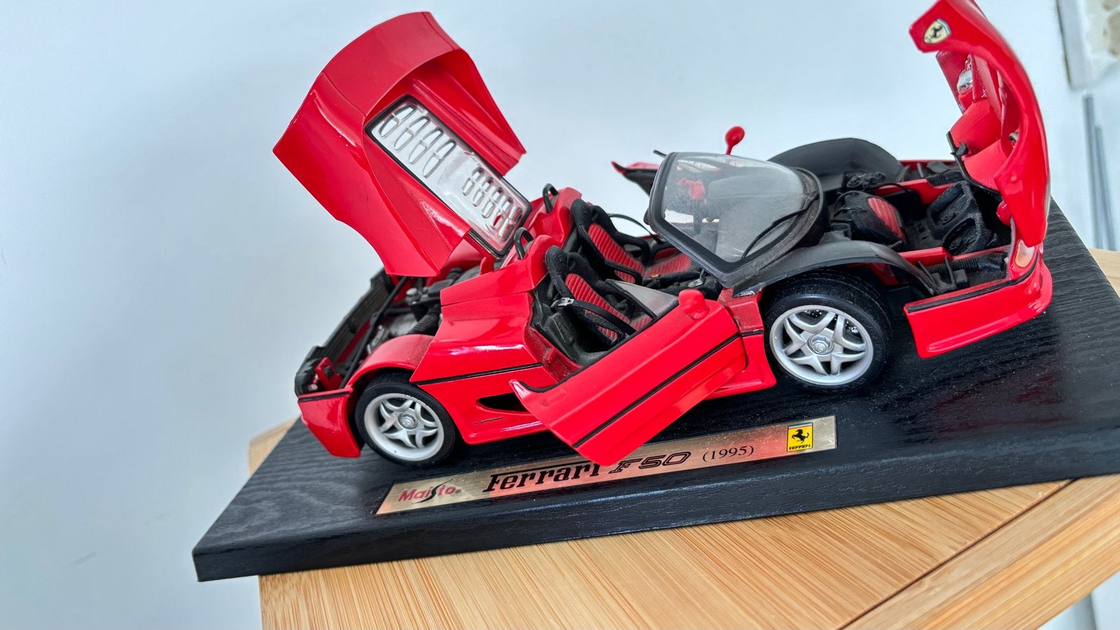 Maisto Ferrari F50 (1995) modelauto, Hobby en Vrije tijd, Modelauto's | 1:43, Ophalen of Verzenden, Zo goed als nieuw, Auto, Overige merken