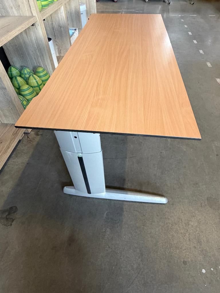 Markant Verstelbaar bureau / tafel met slinger, 1 st, Gebruikt, MN, 180 cm, 74 cm
