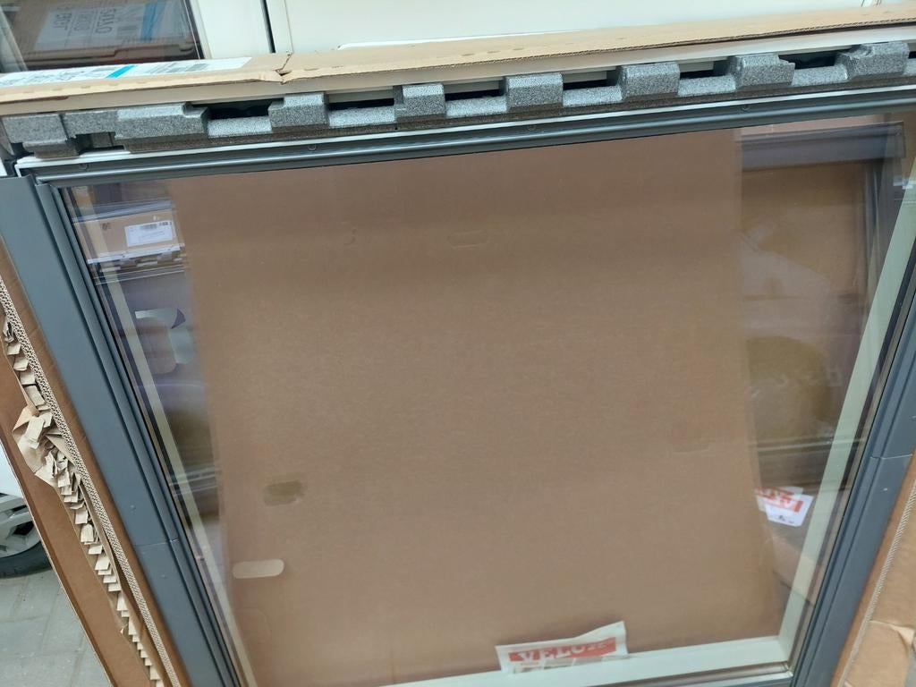 Nieuw VELUX ggl uk08 134x140 cm met edw gootstukken, Ophalen, Minder dan 80 cm, Nieuw, Dakraam