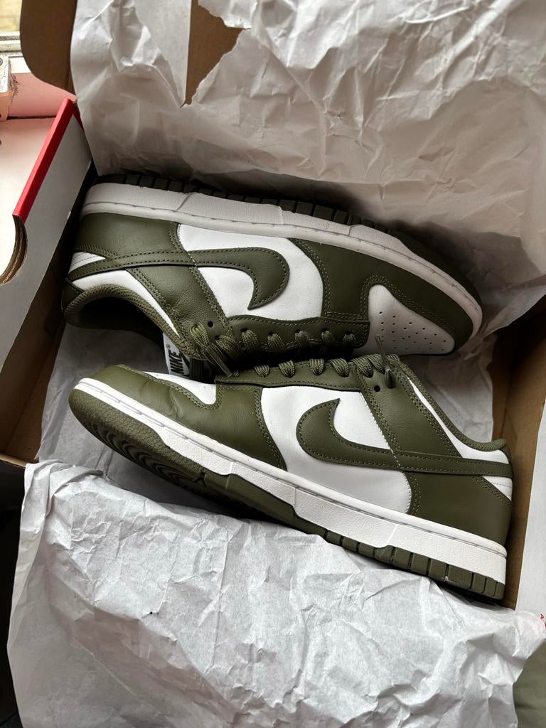 Nieuwe Nike Dunk Low Medium Olive sneakers, Kleding | Dames, Schoenen, Nieuw, Sneakers of Gympen, Groen, Ophalen