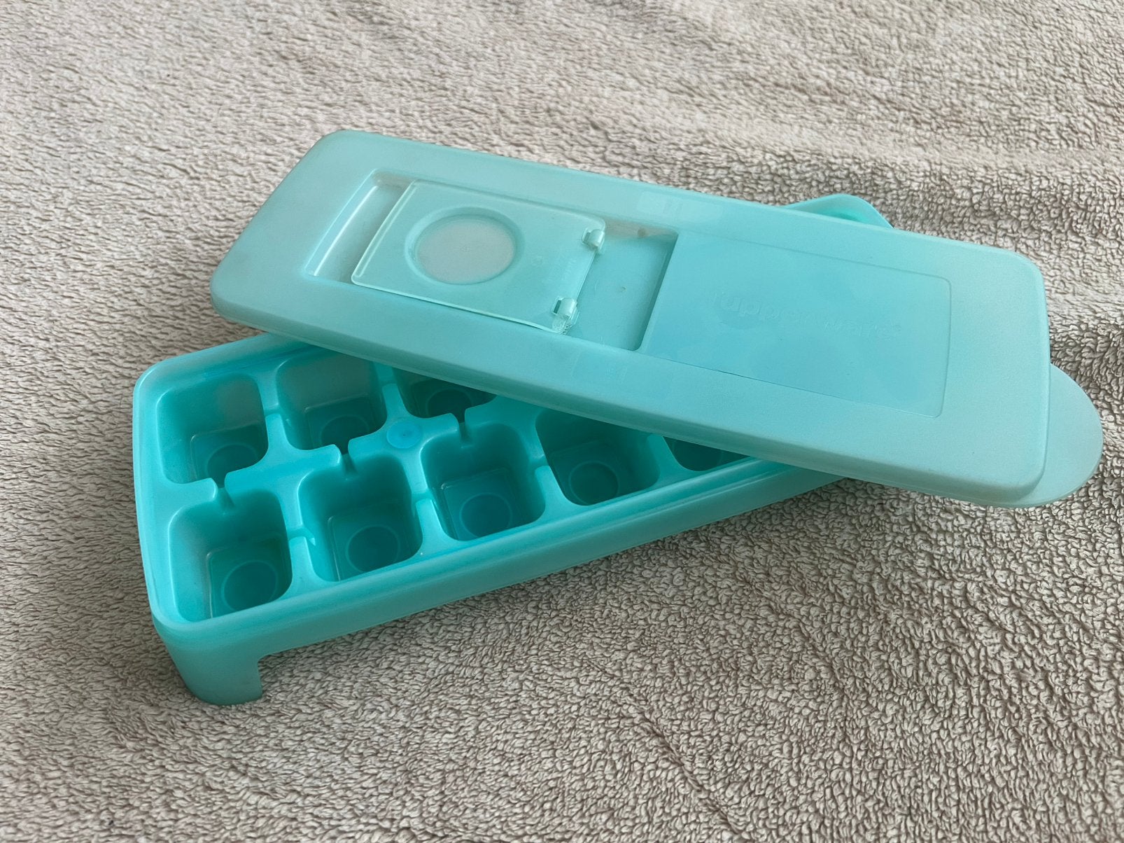 Tupperware ijsblokjesvorm met deksel - Aqua, Ophalen of Verzenden, Gebruikt, Blauw, Overige typen
