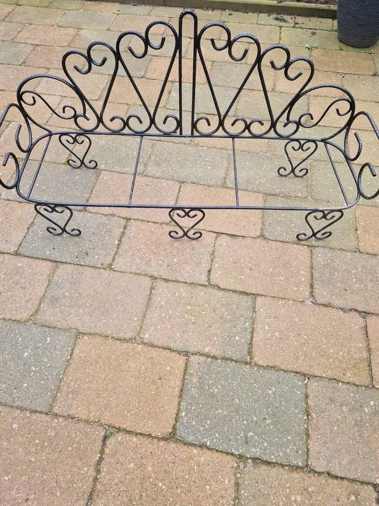 Decoratief metalen kinder/poppen bankje, Tuin en Terras, Bloembakken en Plantenbakken, Gebruikt, Metaal, Binnen, Balkon, Tuin
