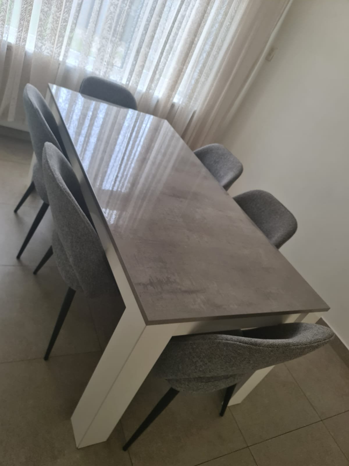 Hele mooie tafel met 6 gebruikte stoelen mooie kleuren, Ophalen, Zo goed als nieuw, 4 tot 6 stoelen