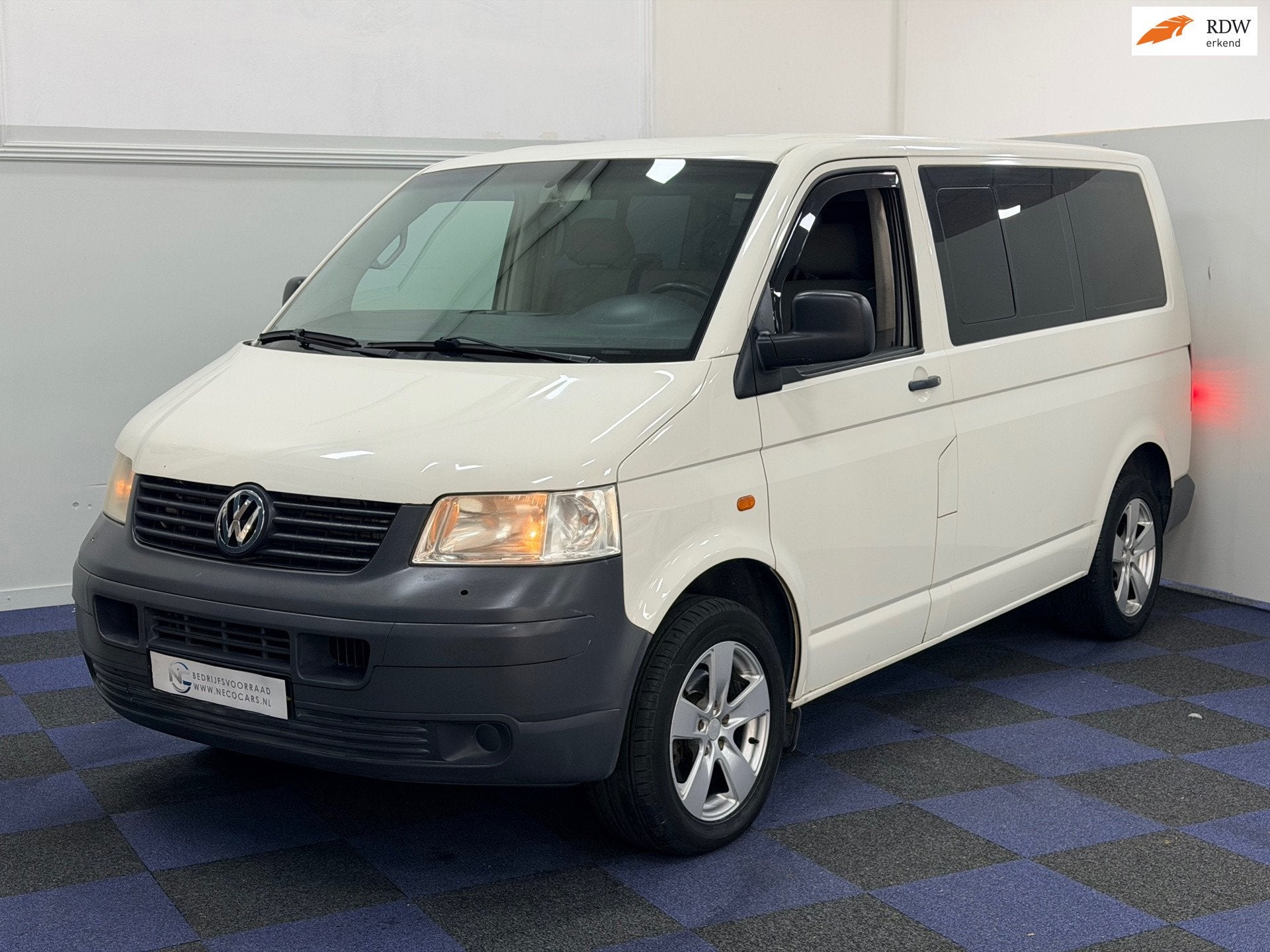 Volkswagen Transporter Kombi 2.0 300 Trendline / 9 PERSOONS, Auto's, Bestelauto's, Voorwielaandrijving, Gebruikt, 8 stoelen, 4 cilinders