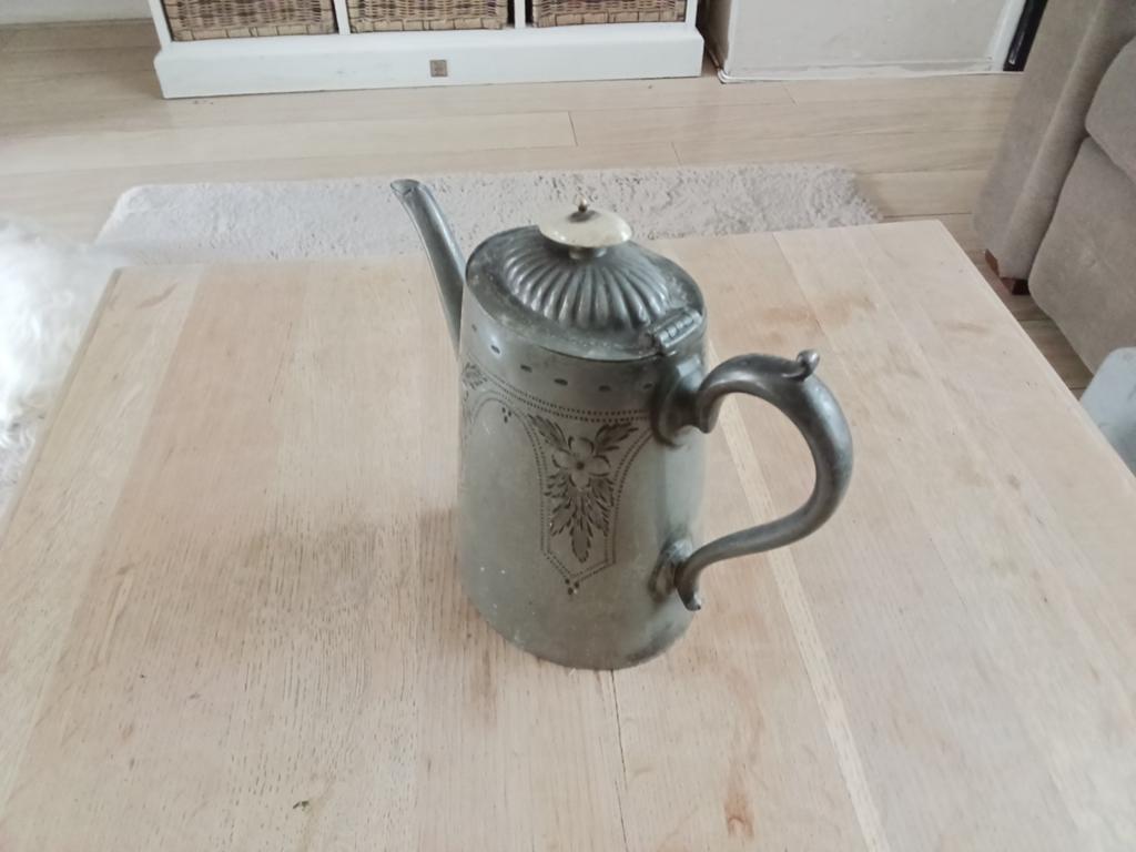 Antieke tinnen koffiekan met sierlijke gravures, Antiek en Kunst, Antiek | Tin, Ophalen of Verzenden