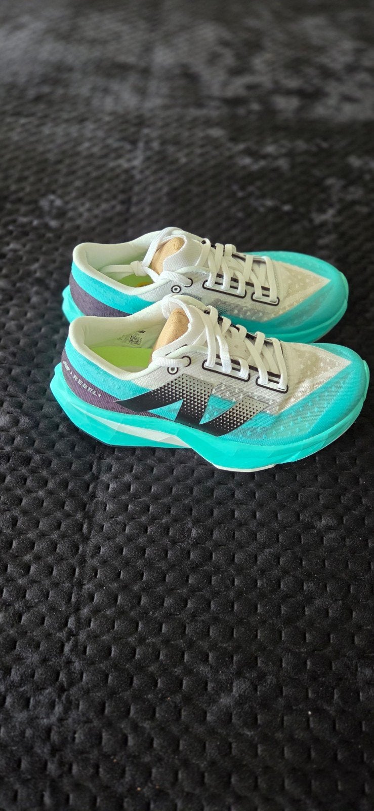 New Balance FuelCell Rebel V4 dames, Sport en Fitness, Hardloopschoenen, Nieuw, Hardlopen, Ophalen