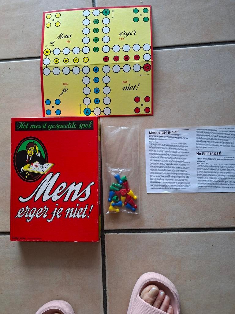 Mens erger je niet, Ophalen
