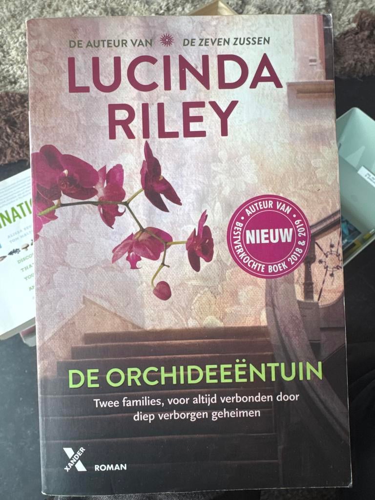 De Orchideeëntuin - Lucinda Riley (Roman), Ophalen of Verzenden, Zo goed als nieuw, Nederland