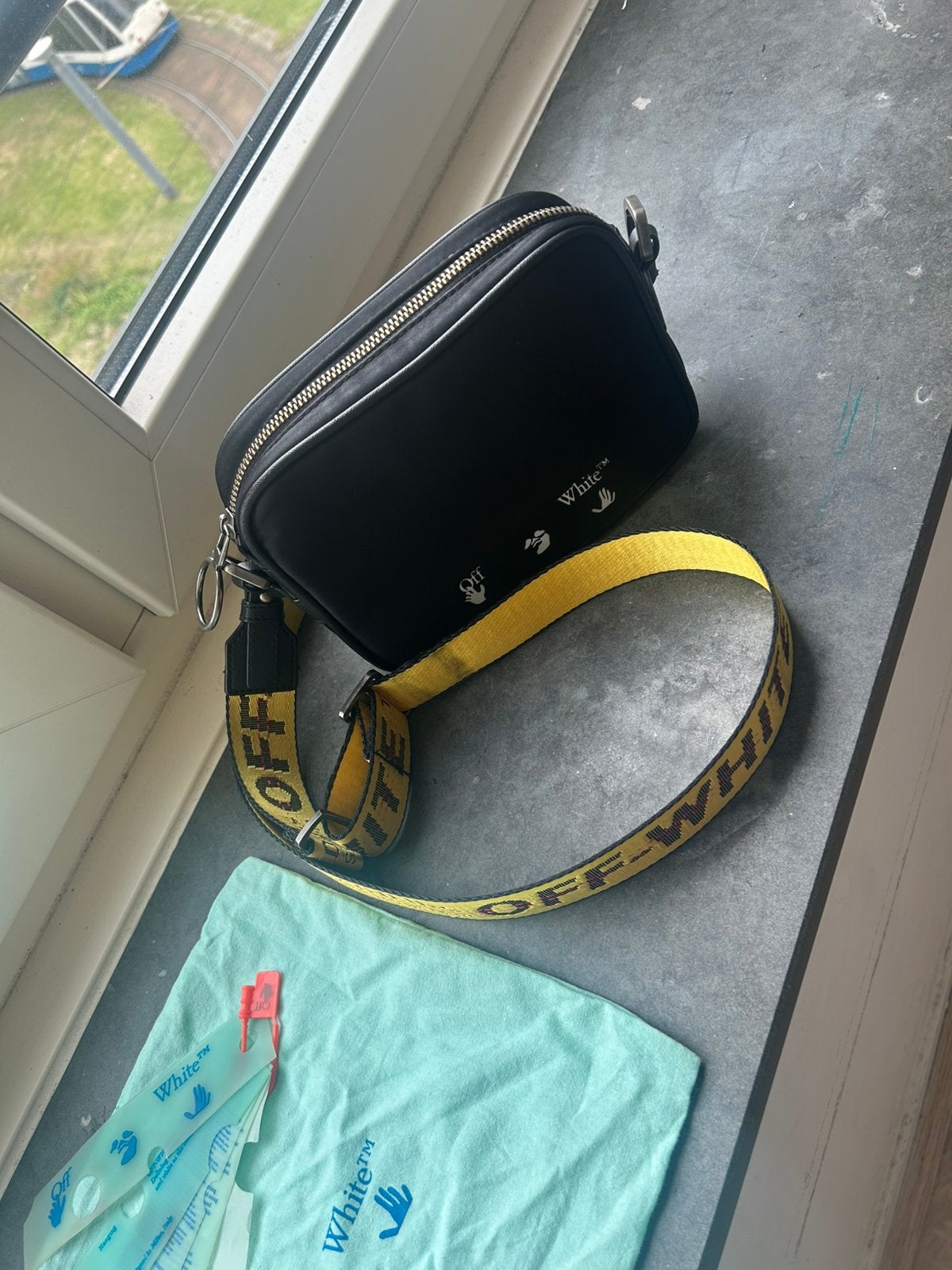 Off white crossbody bag-unisex, Ophalen, Zo goed als nieuw, Zwart