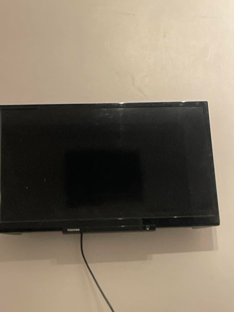 Goed werkende Toshiba TV met afstandsbediening en houder, Ophalen of Verzenden, Gebruikt, 60 tot 80 cm, Toshiba