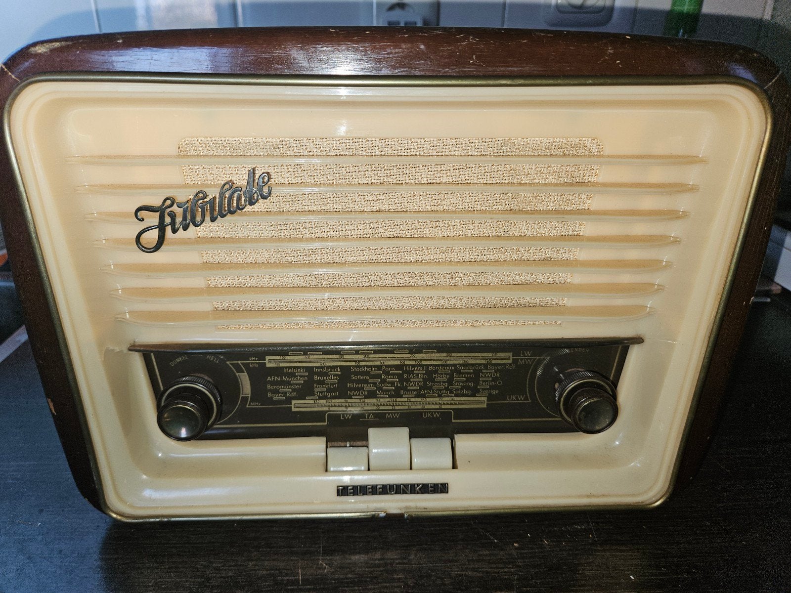 2x oude radio  Aristona ,Telefunken, Antiek en Kunst, Antiek | Tv's en Audio, Ophalen of Verzenden