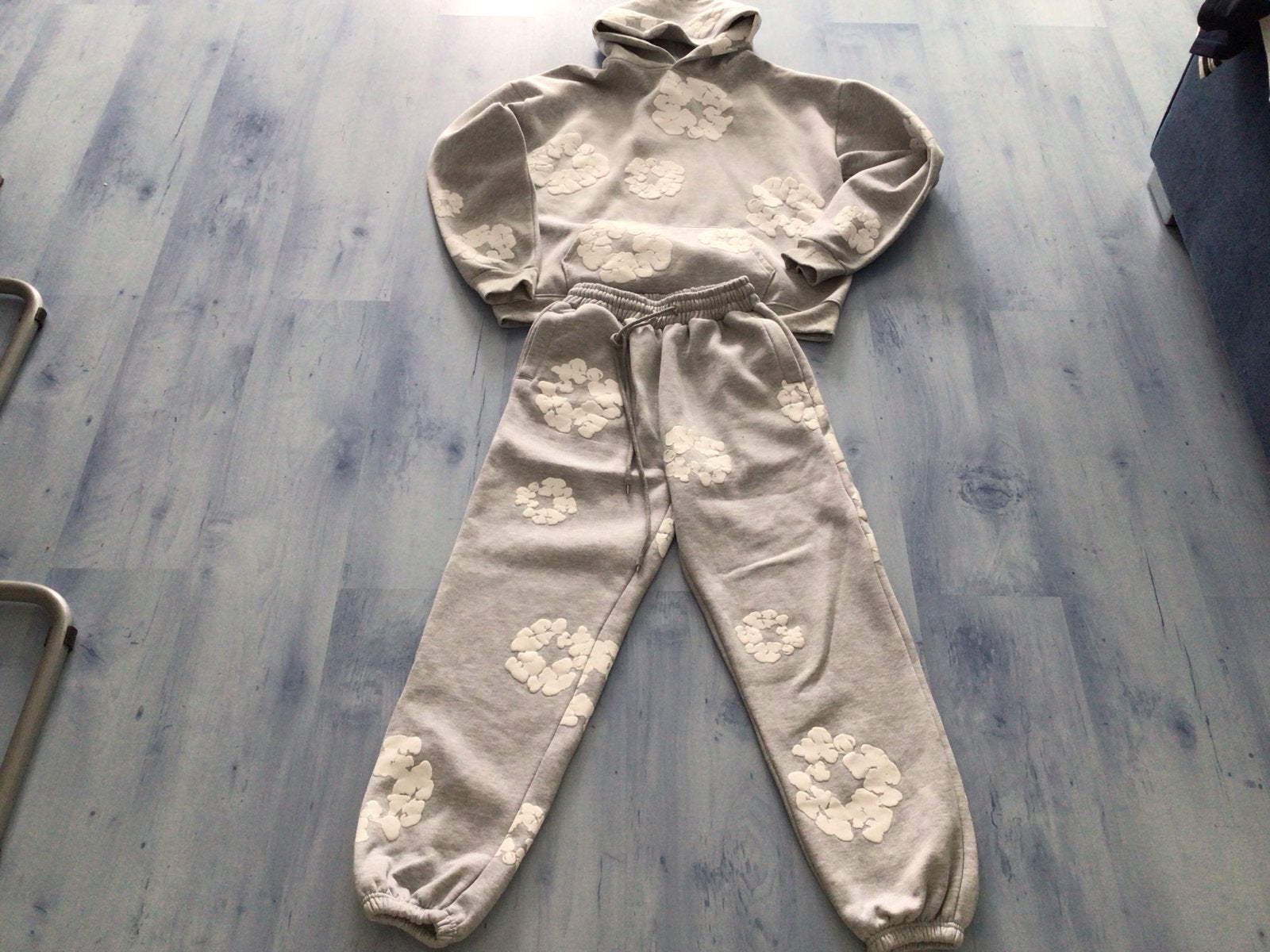 Denim Tears Set Grijs/Wit Maat M - Zacht & Comfy, Maat 38/40 (M), Ophalen of Verzenden, Gedragen, Grijs
