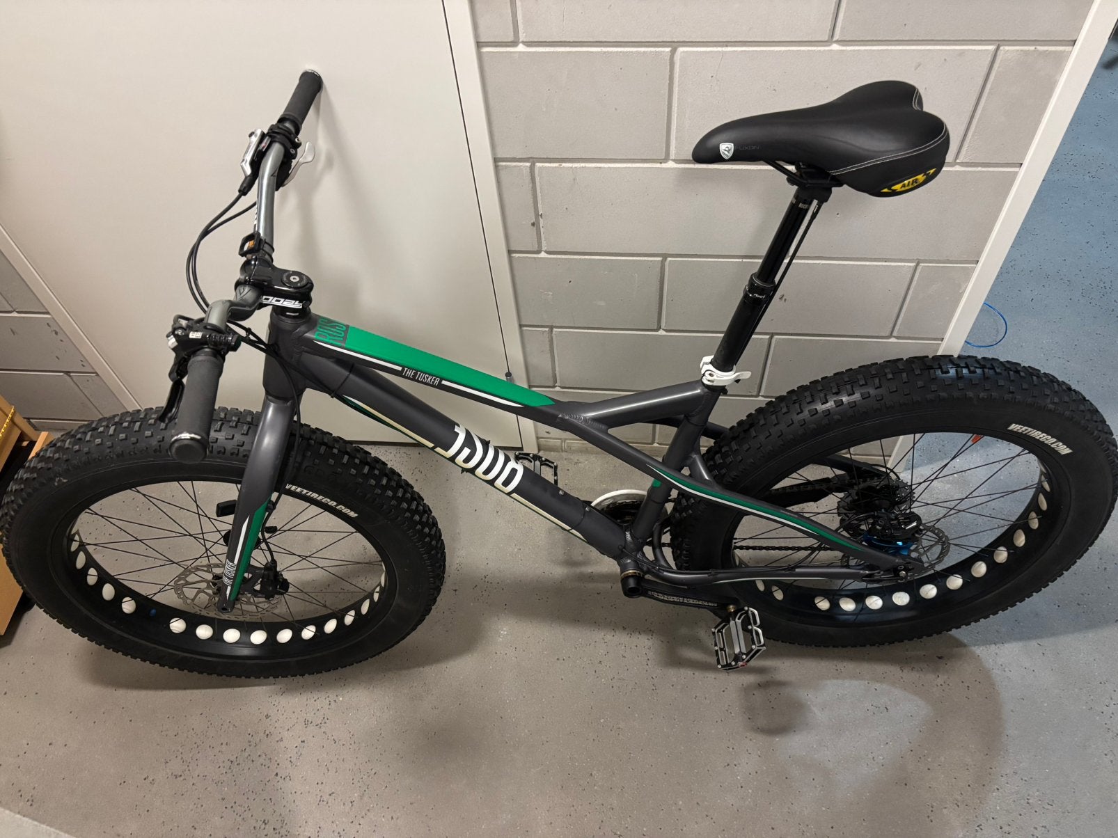 Mountain bike with fat tires. Strand fiets, Fietsen en Brommers, Ophalen, Zo goed als nieuw, Staal, 24 inch of meer